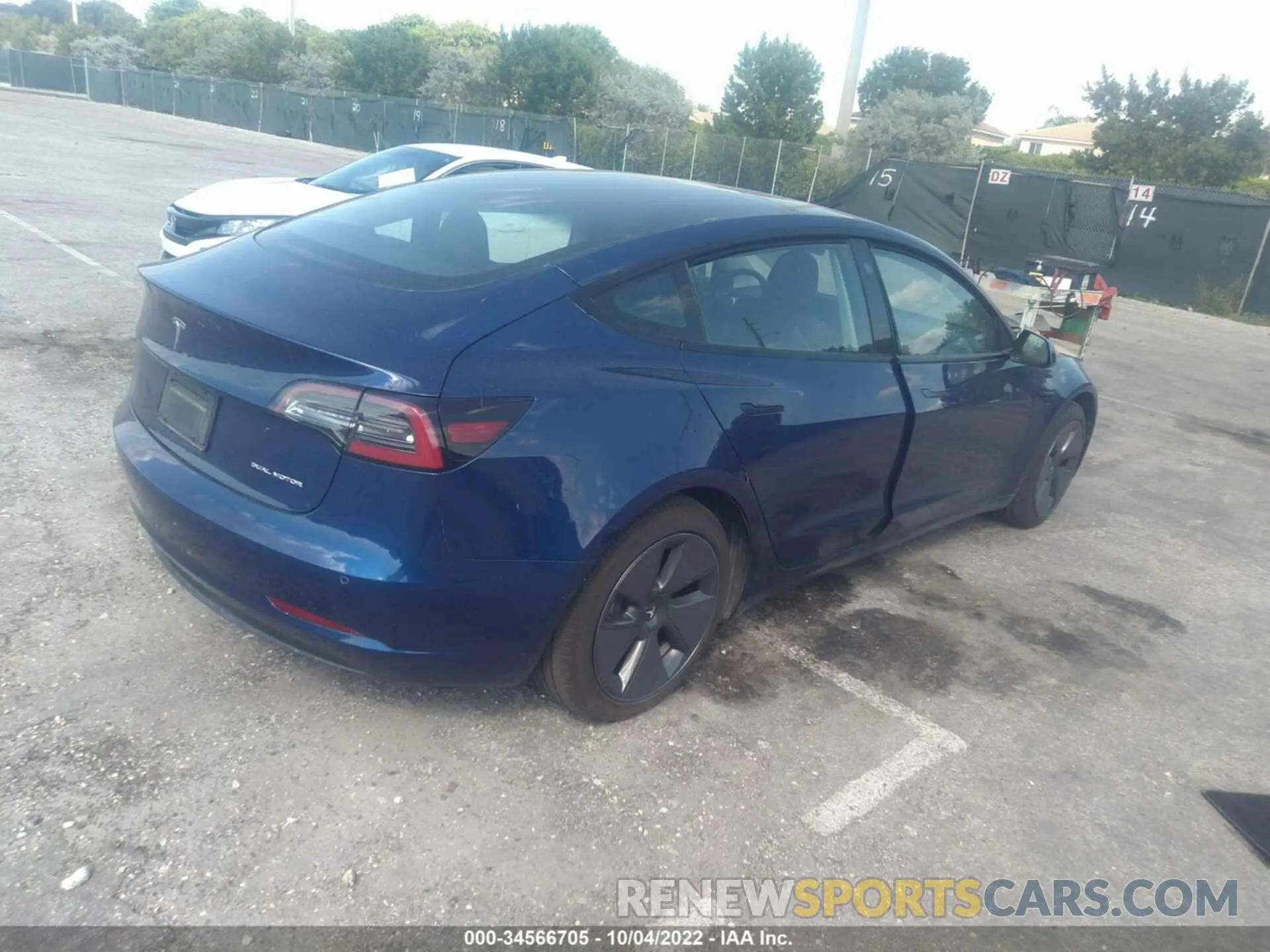 4 fotografías del automóvil dañado 5YJ3E1EB4NF103056 TESLA MODEL 3 2022