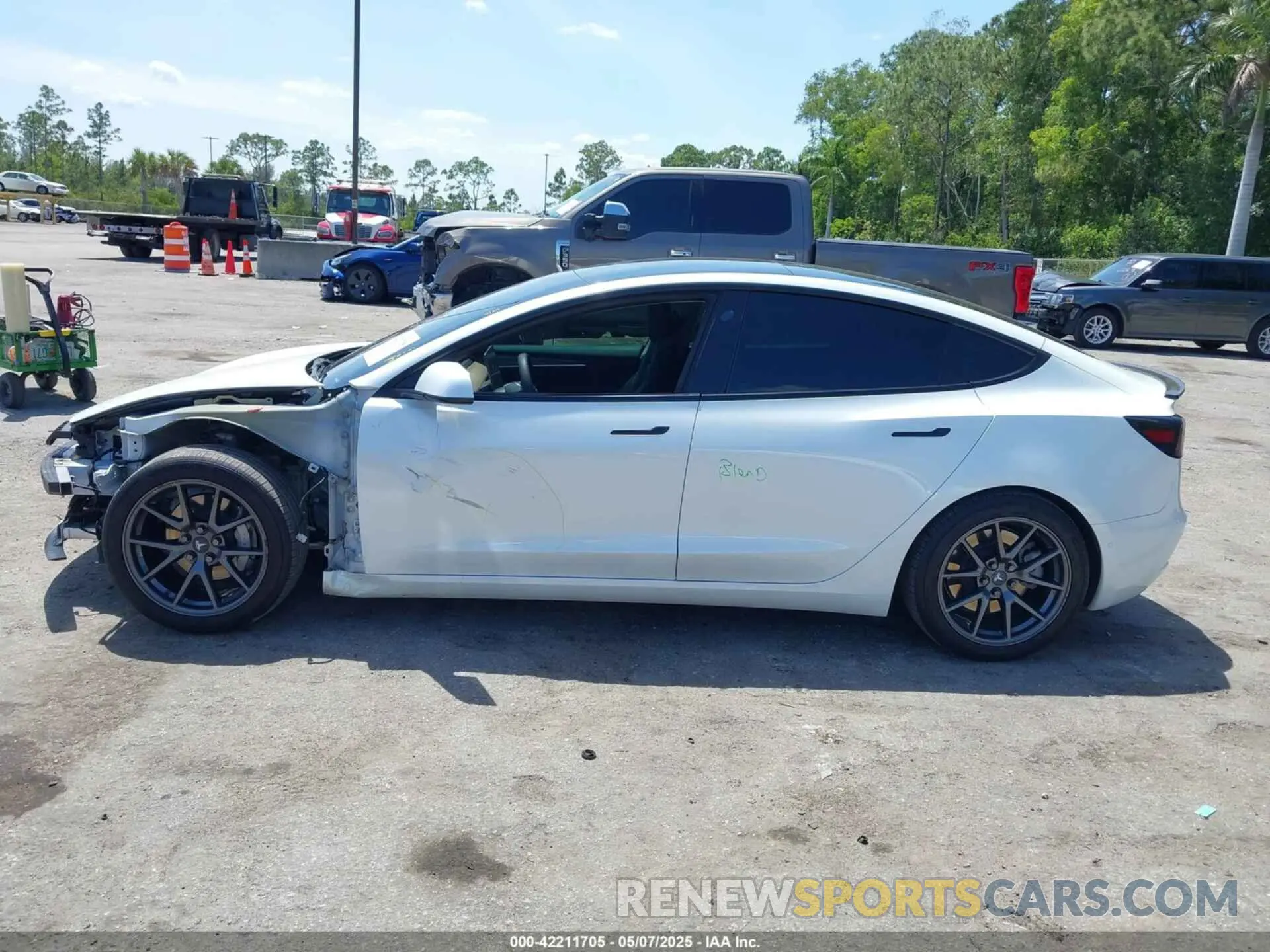 15 fotografías del automóvil dañado 5YJ3E1EB4NF163001 TESLA MODEL 3 2022