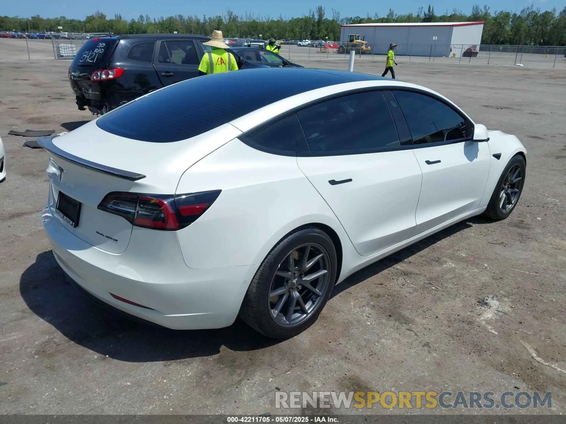 4 fotografías del automóvil dañado 5YJ3E1EB4NF163001 TESLA MODEL 3 2022