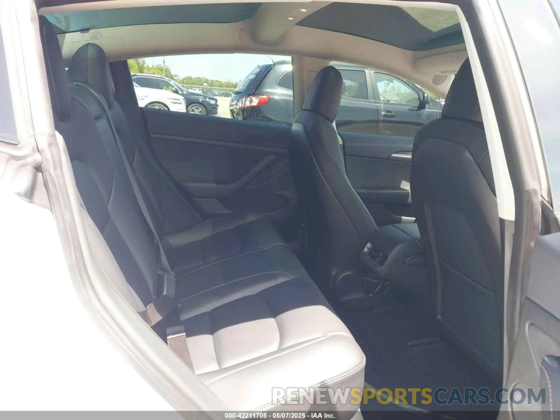 8 fotografías del automóvil dañado 5YJ3E1EB4NF163001 TESLA MODEL 3 2022
