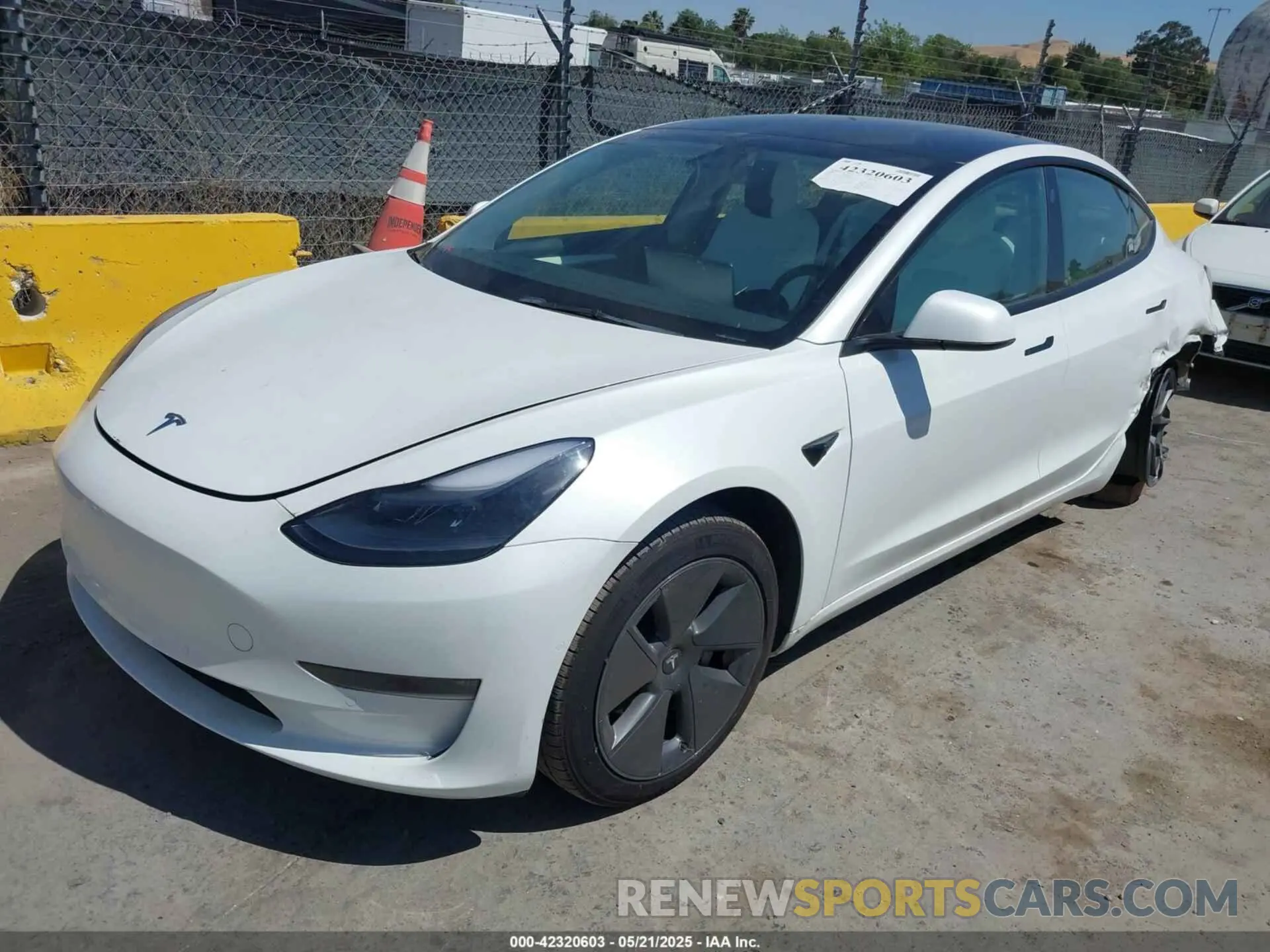 2 fotografías del automóvil dañado 5YJ3E1EB4NF169400 TESLA MODEL 3 2022