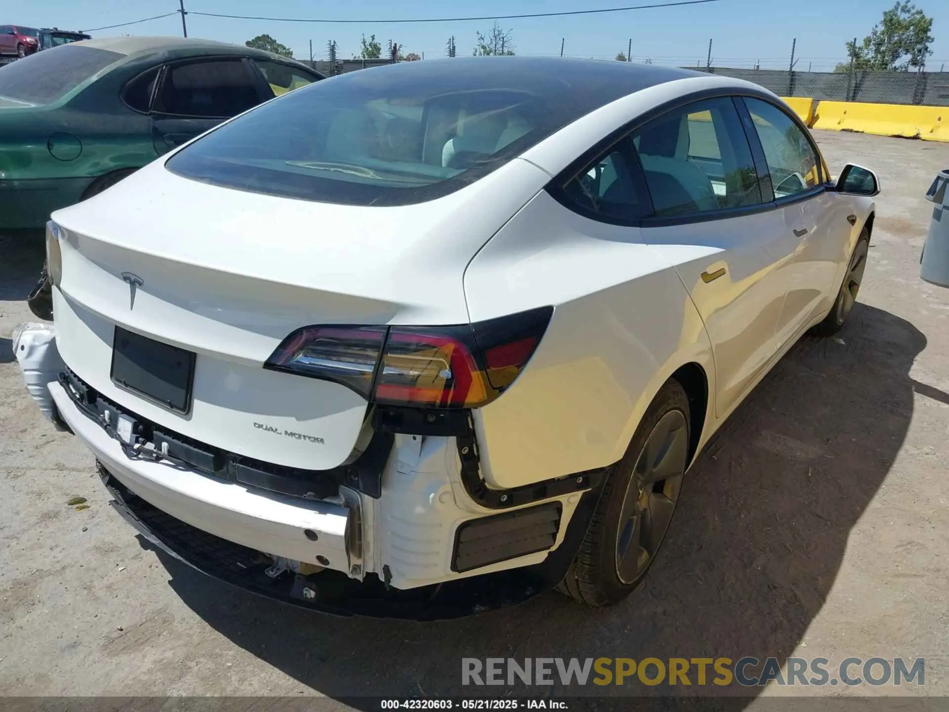 4 fotografías del automóvil dañado 5YJ3E1EB4NF169400 TESLA MODEL 3 2022