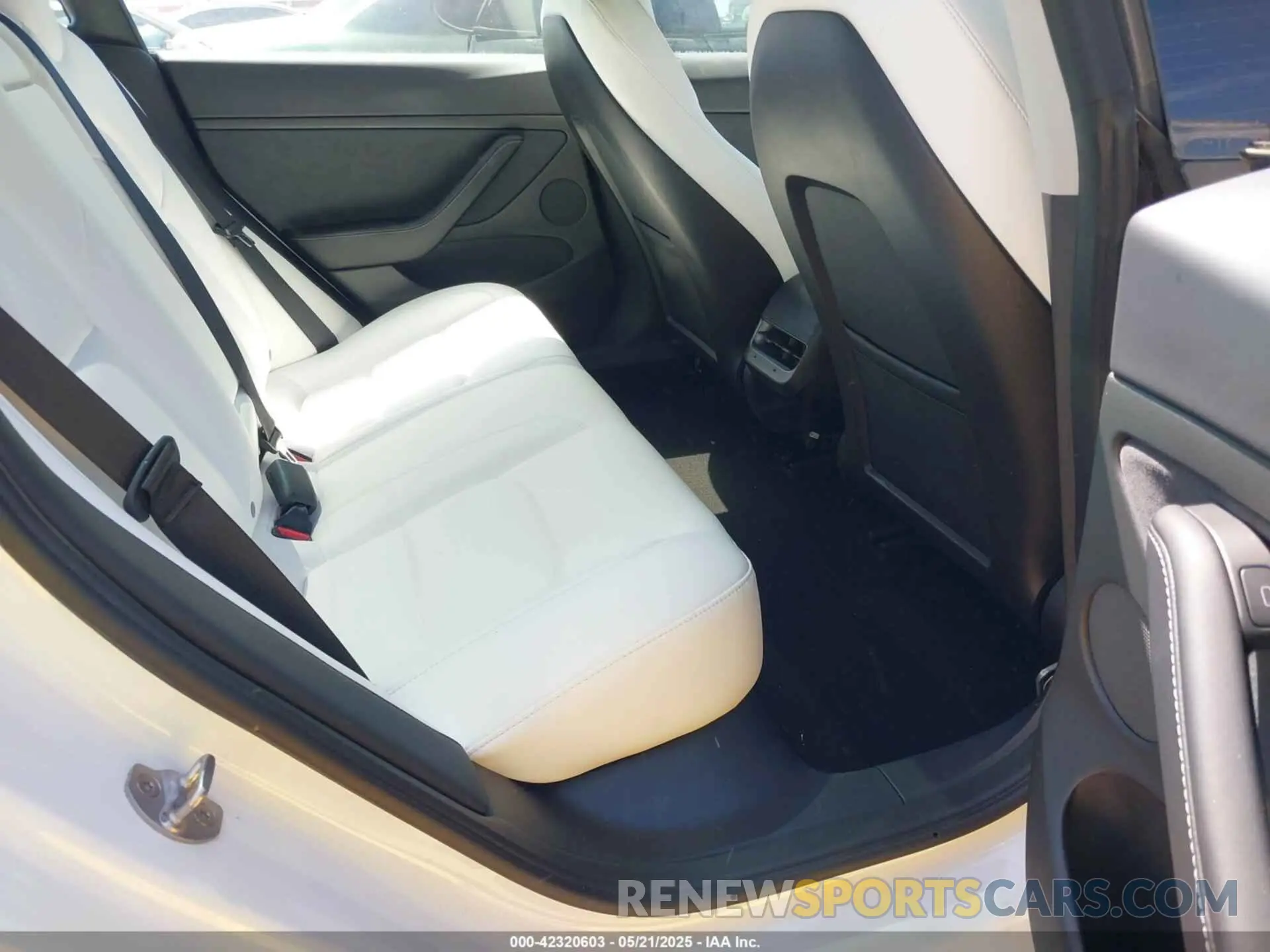 8 fotografías del automóvil dañado 5YJ3E1EB4NF169400 TESLA MODEL 3 2022