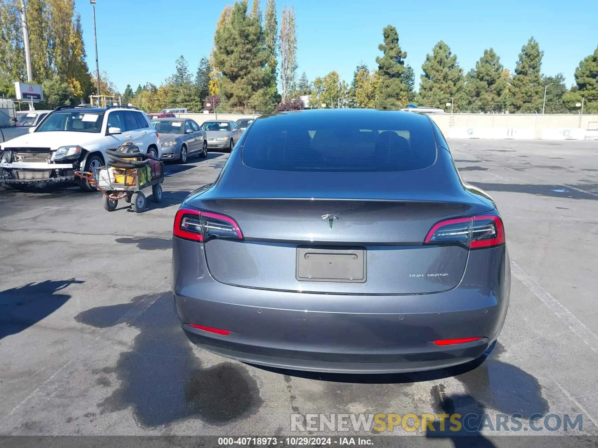 16 fotografías del automóvil dañado 5YJ3E1EB4NF171860 TESLA MODEL 3 2022