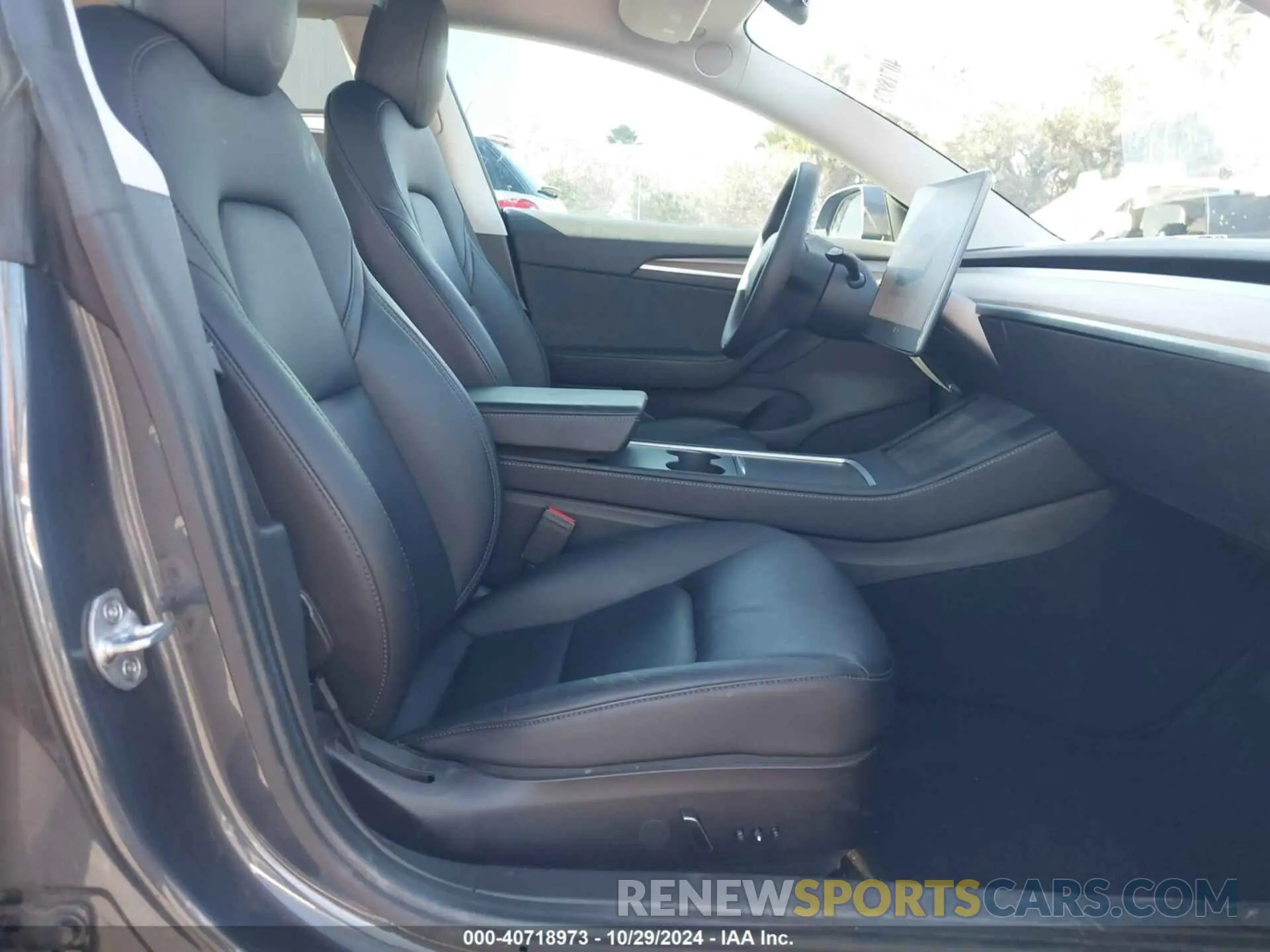 5 fotografías del automóvil dañado 5YJ3E1EB4NF171860 TESLA MODEL 3 2022