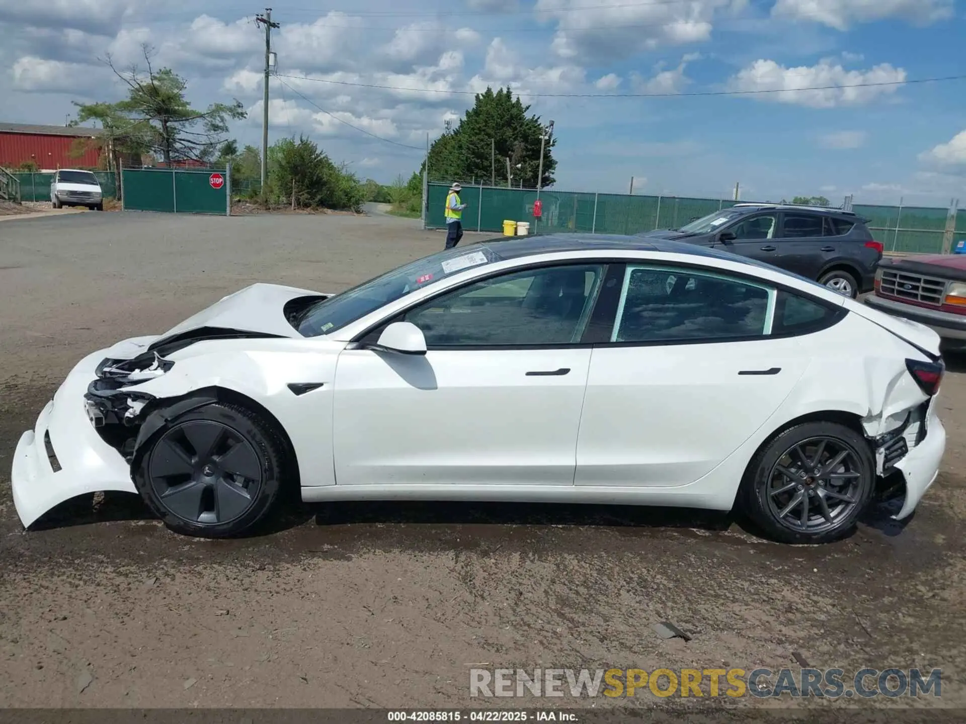 14 fotografías del automóvil dañado 5YJ3E1EB4NF183832 TESLA MODEL 3 2022