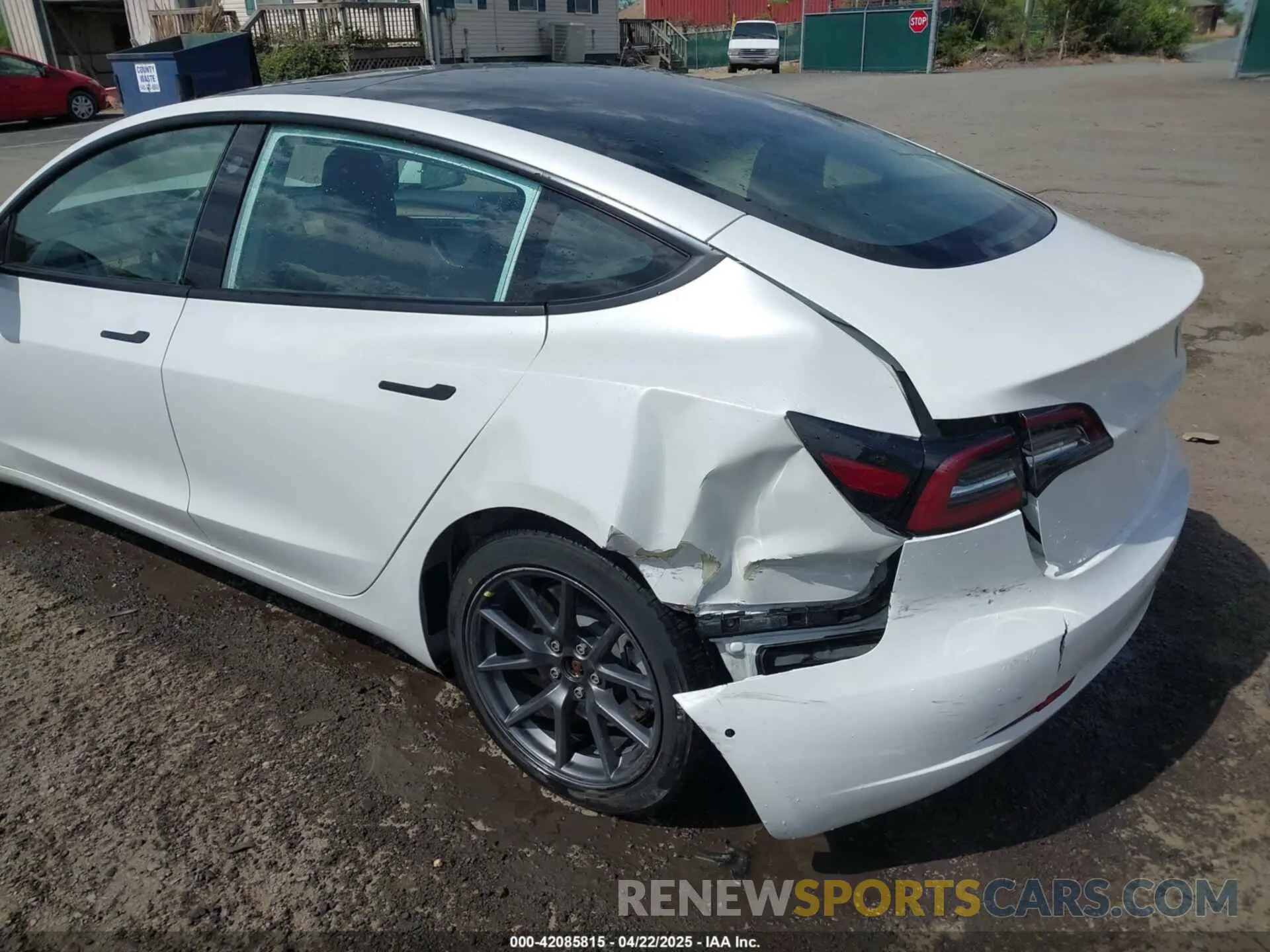 19 fotografías del automóvil dañado 5YJ3E1EB4NF183832 TESLA MODEL 3 2022