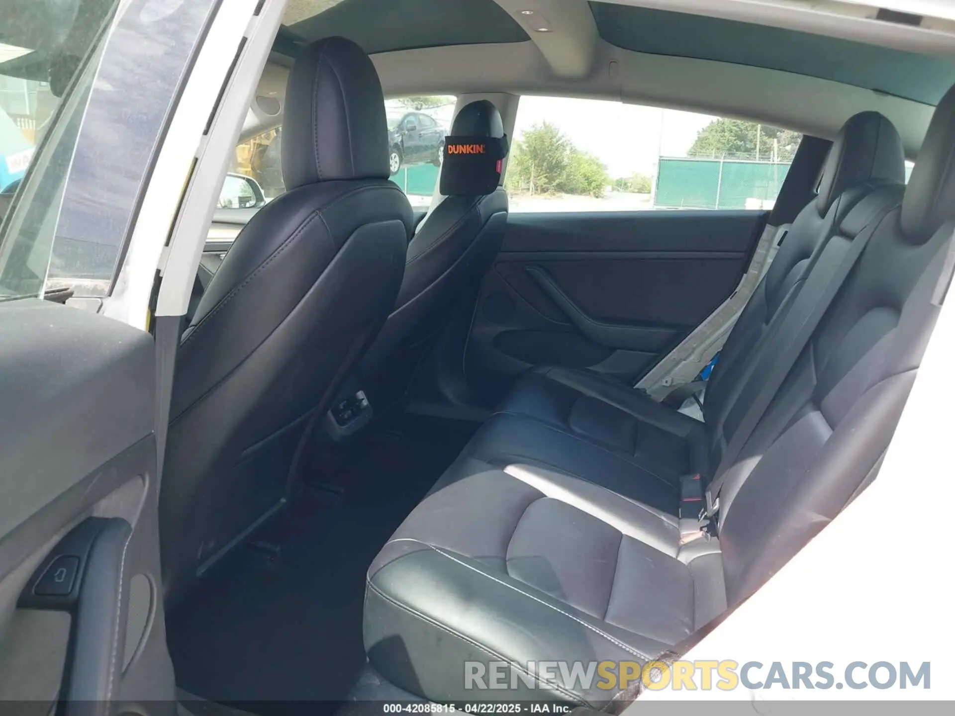8 fotografías del automóvil dañado 5YJ3E1EB4NF183832 TESLA MODEL 3 2022