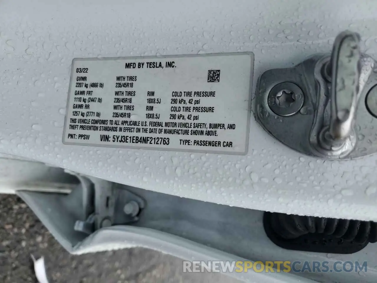13 fotografías del automóvil dañado 5YJ3E1EB4NF212763 TESLA MODEL 3 2022