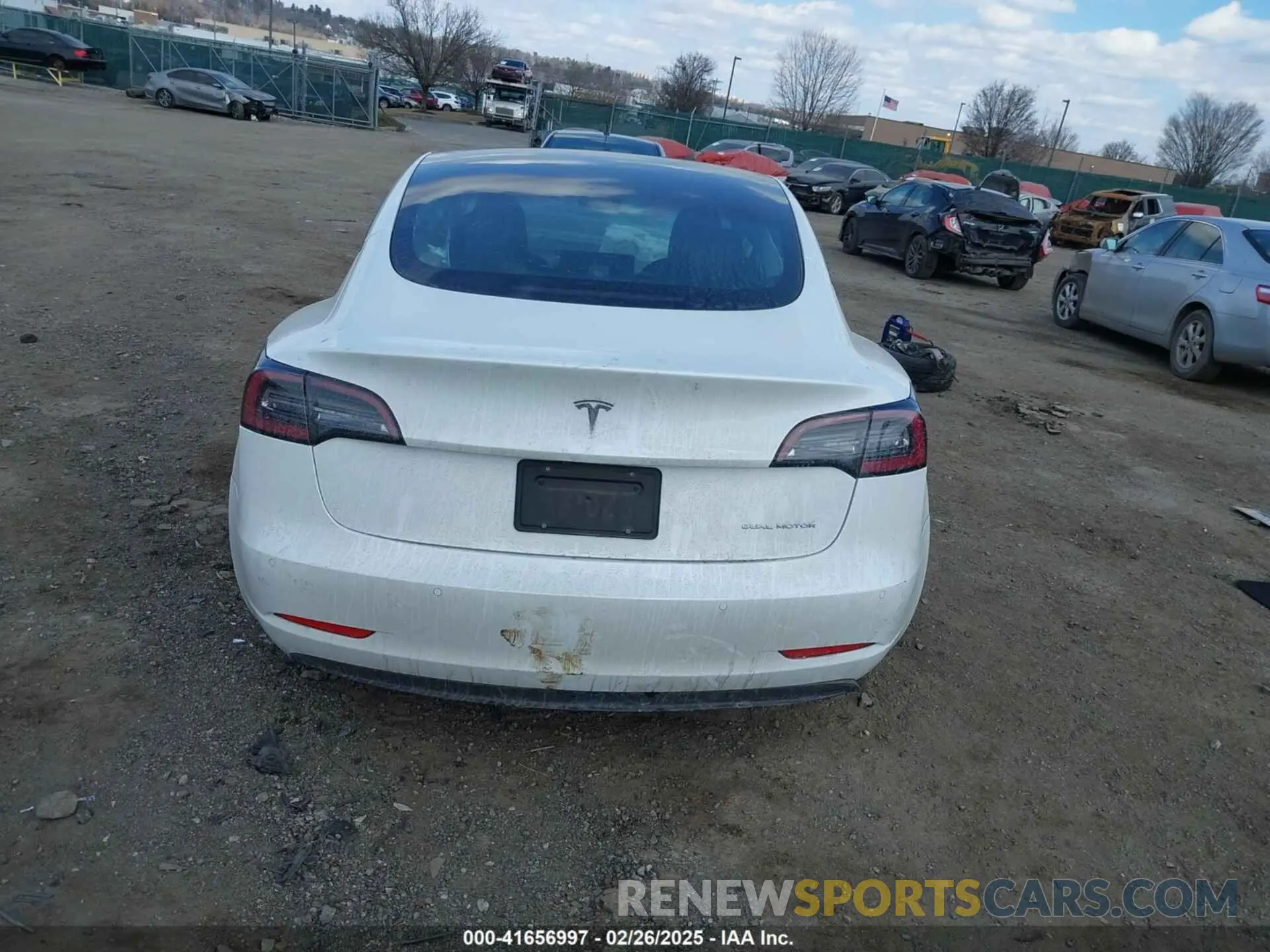 16 fotografías del automóvil dañado 5YJ3E1EB4NF250056 TESLA MODEL 3 2022