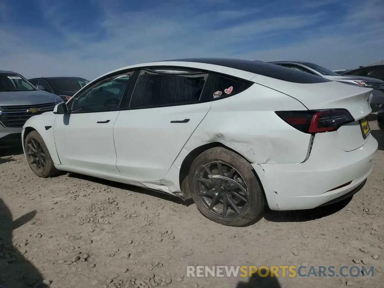 2 fotografías del automóvil dañado 5YJ3E1EB4NF317528 TESLA MODEL 3 2022