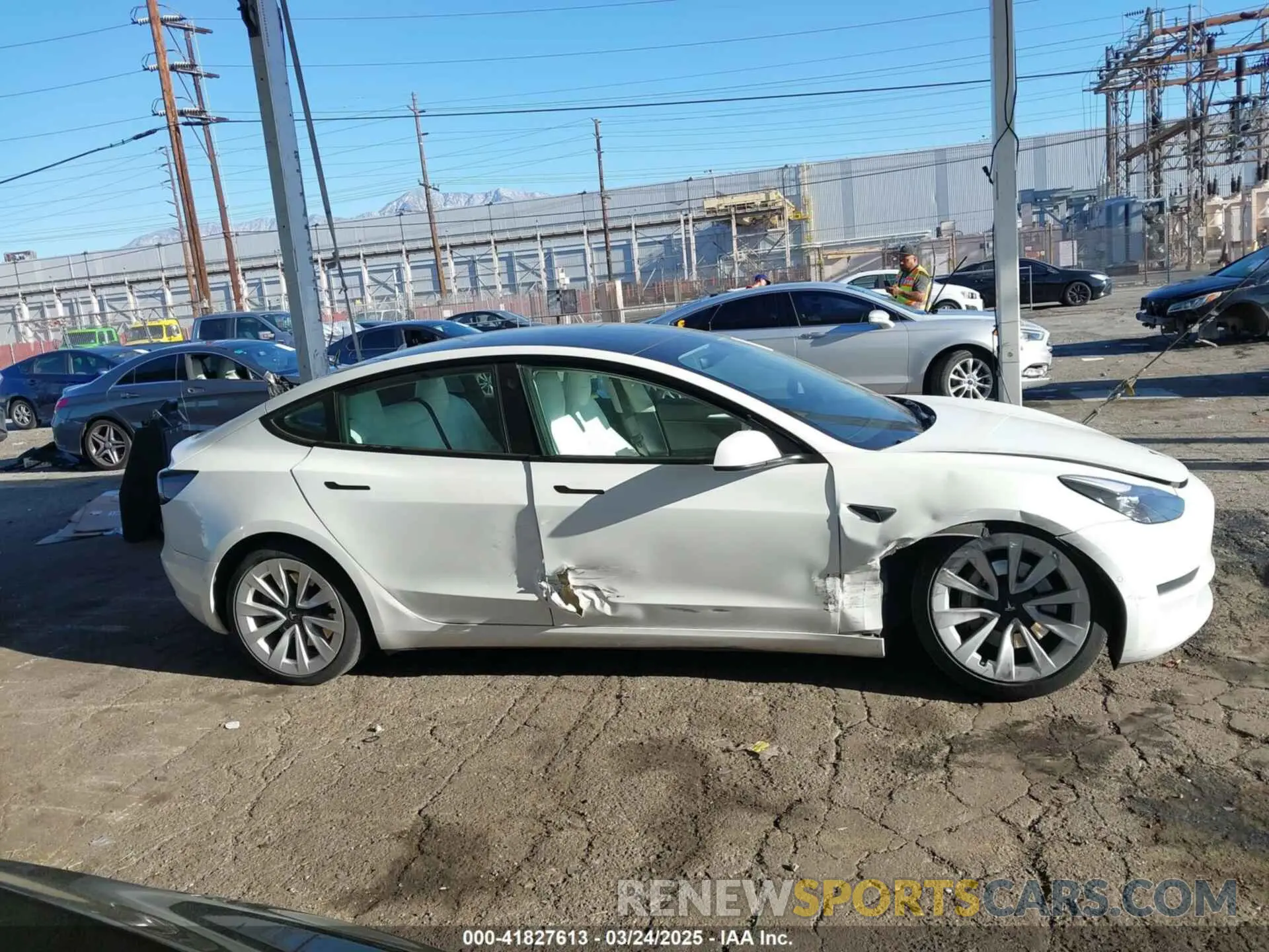 13 fotografías del automóvil dañado 5YJ3E1EB4NF331218 TESLA MODEL 3 2022