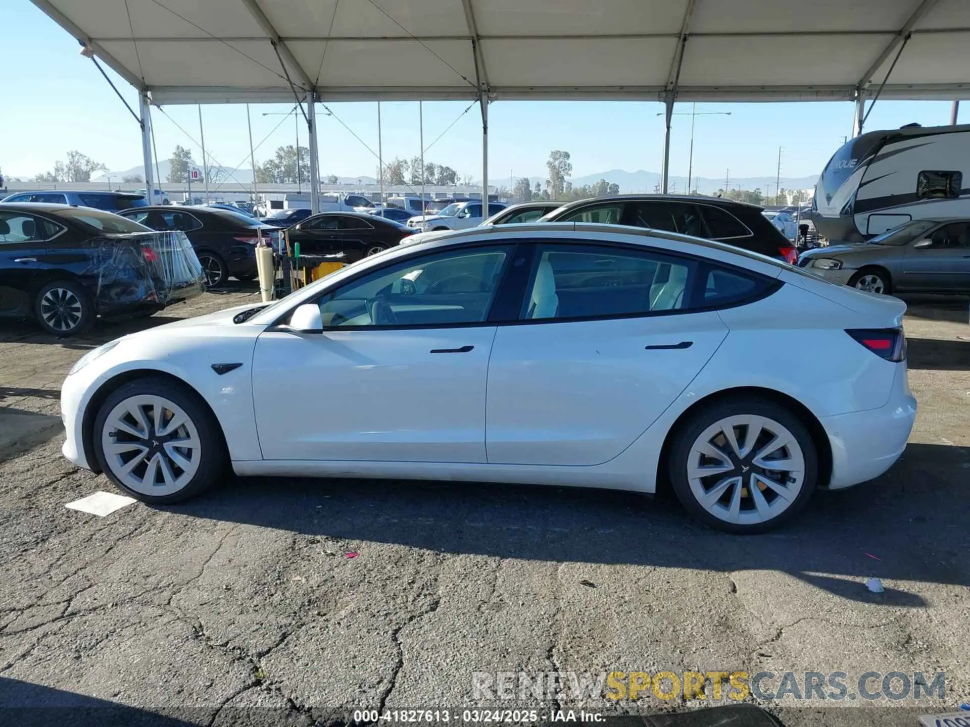 14 fotografías del automóvil dañado 5YJ3E1EB4NF331218 TESLA MODEL 3 2022