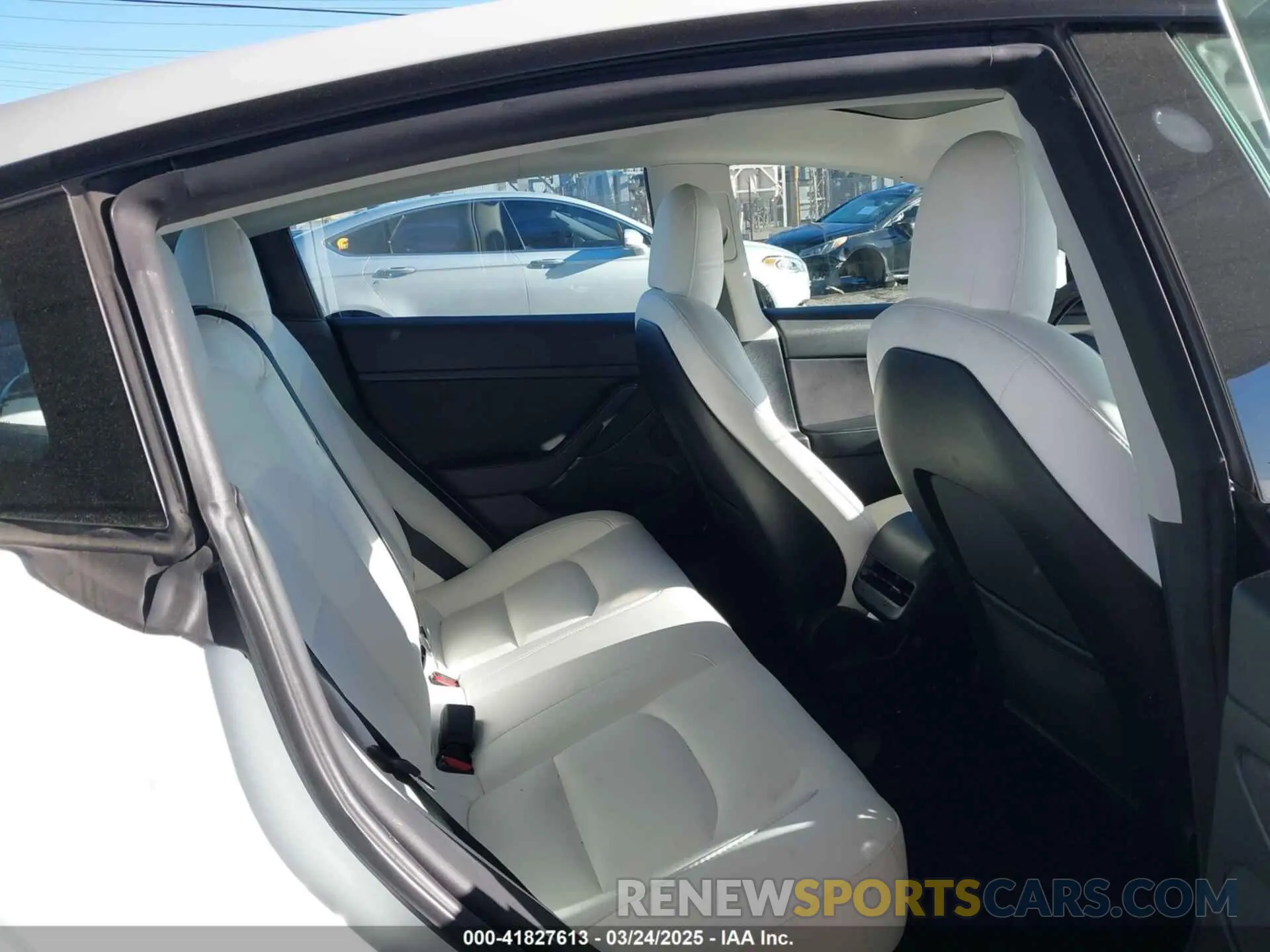 8 fotografías del automóvil dañado 5YJ3E1EB4NF331218 TESLA MODEL 3 2022