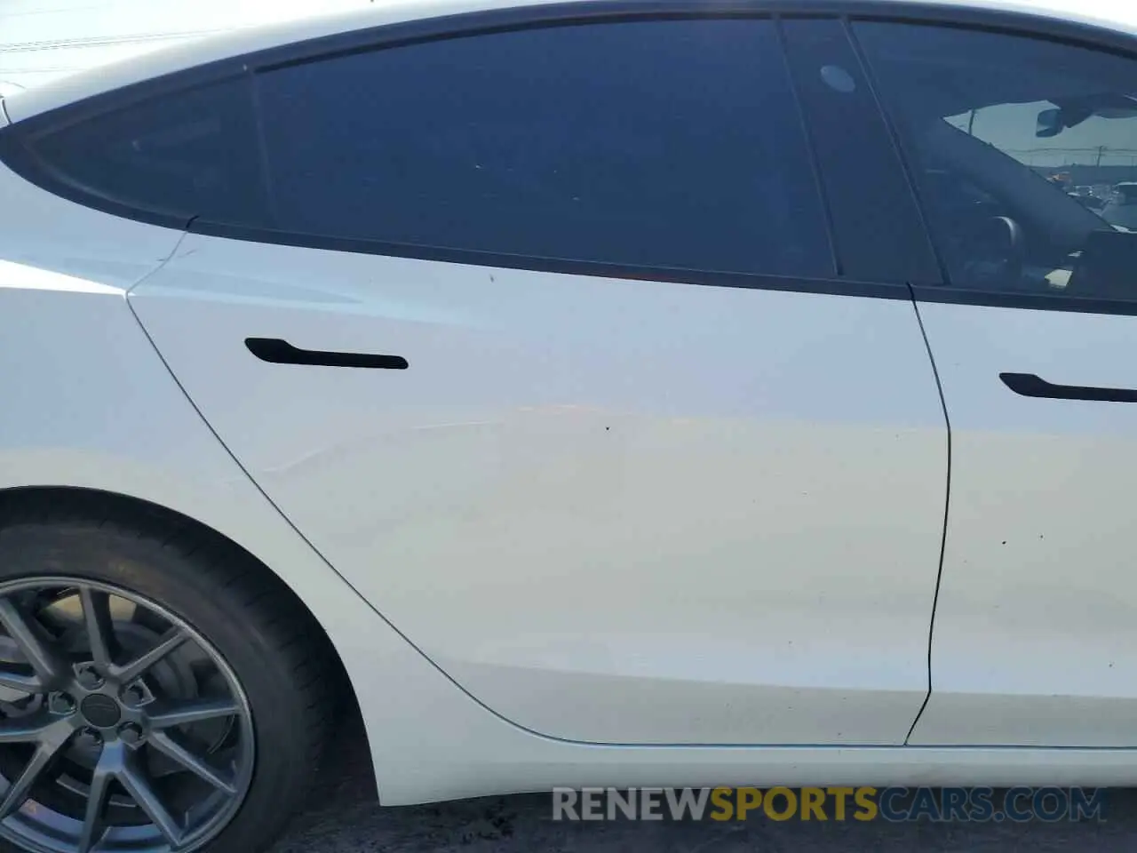 10 fotografías del automóvil dañado 5YJ3E1EB4NF332403 TESLA MODEL 3 2022
