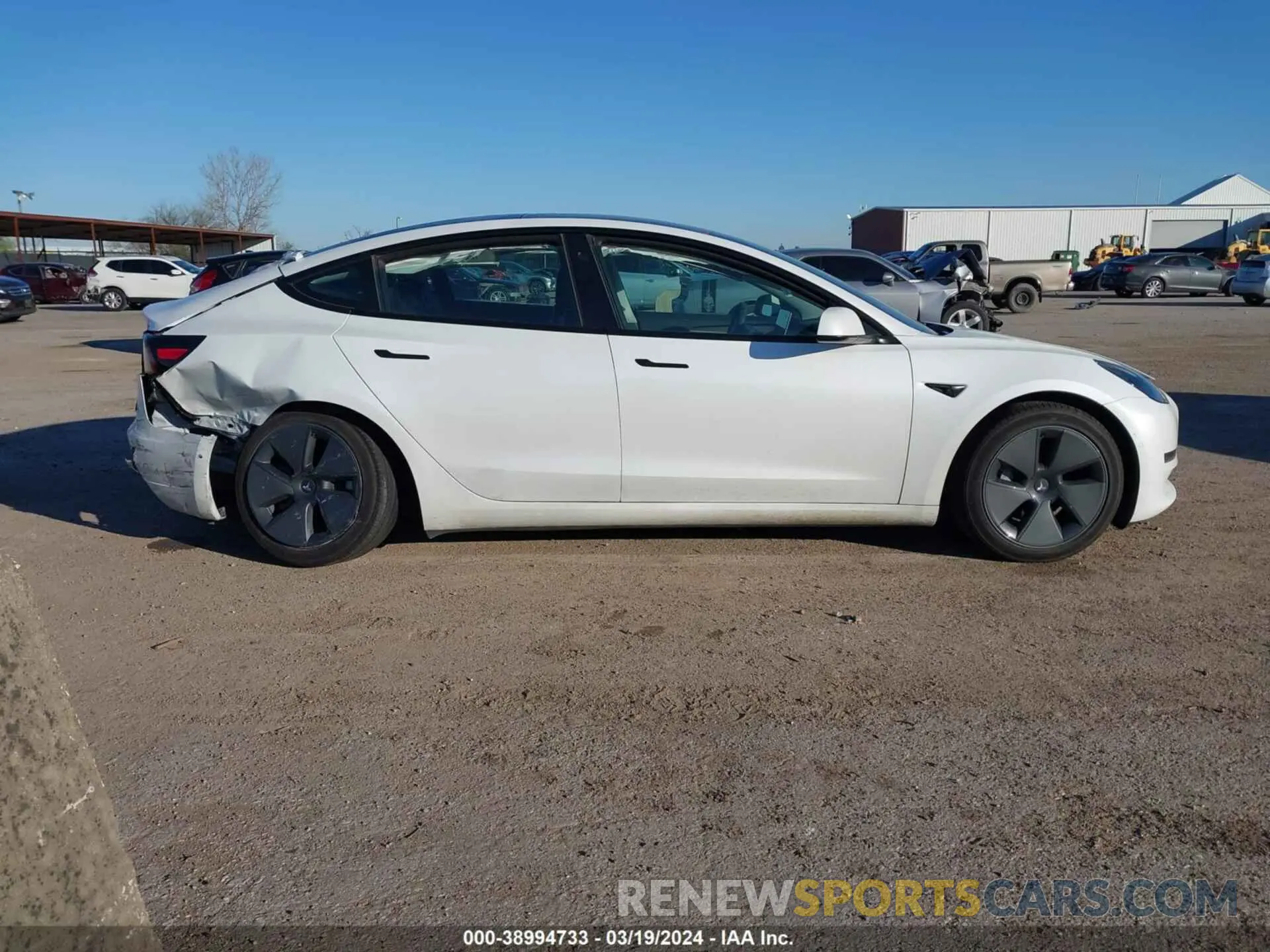13 fotografías del automóvil dañado 5YJ3E1EB4NF334586 TESLA MODEL 3 2022