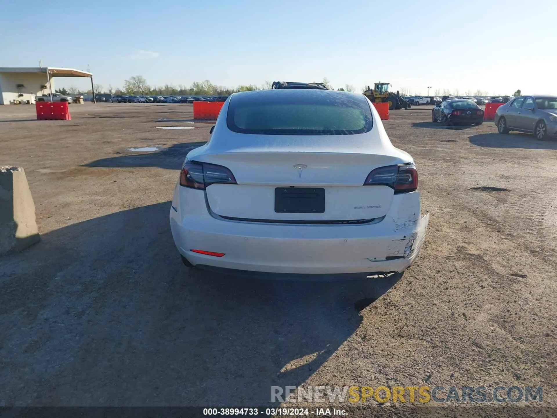 16 fotografías del automóvil dañado 5YJ3E1EB4NF334586 TESLA MODEL 3 2022