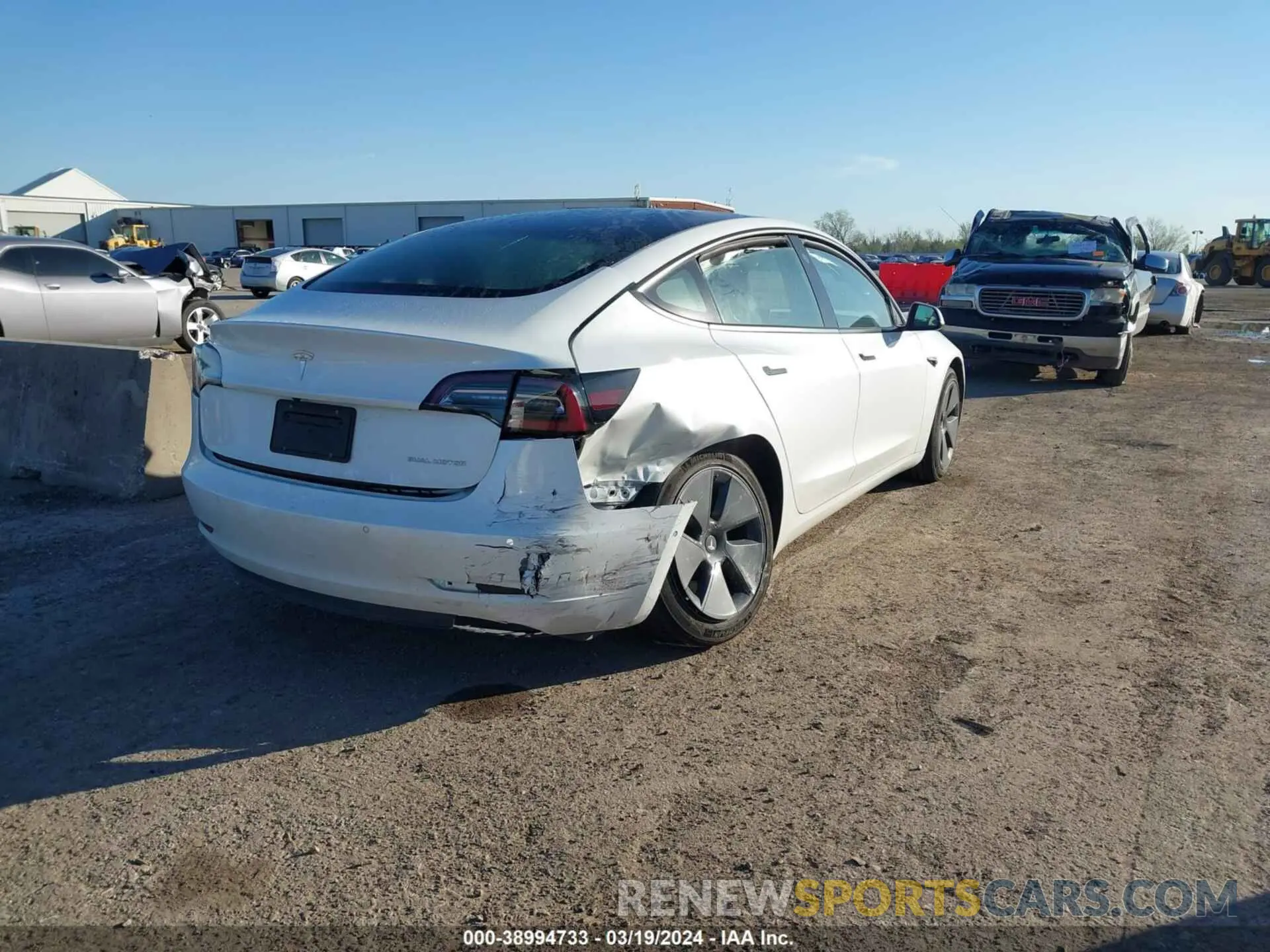 4 fotografías del automóvil dañado 5YJ3E1EB4NF334586 TESLA MODEL 3 2022