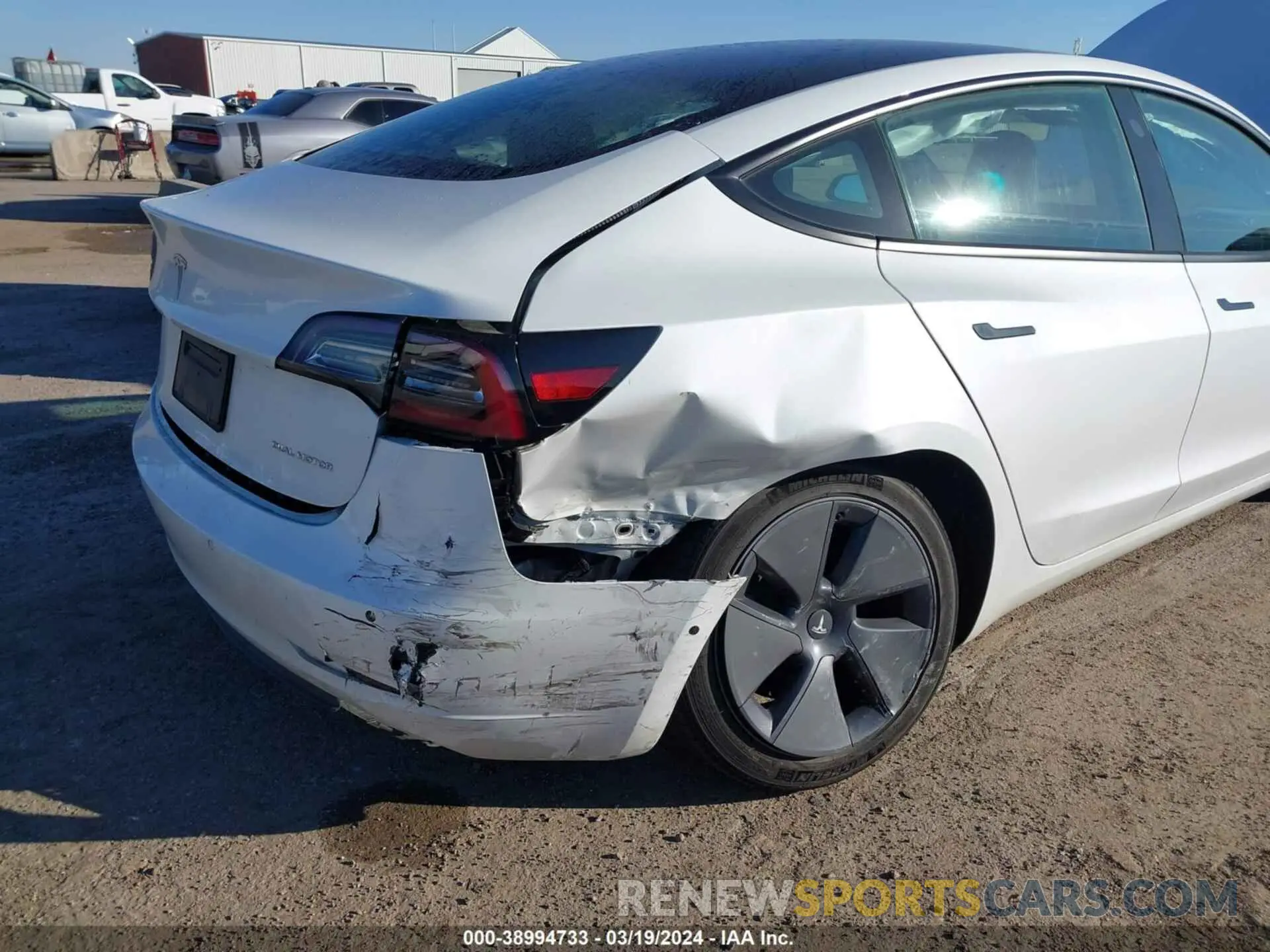 6 fotografías del automóvil dañado 5YJ3E1EB4NF334586 TESLA MODEL 3 2022