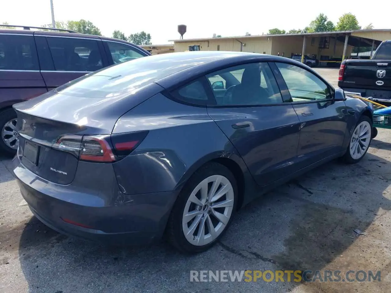 3 fotografías del automóvil dañado 5YJ3E1EB5NF105785 TESLA MODEL 3 2022