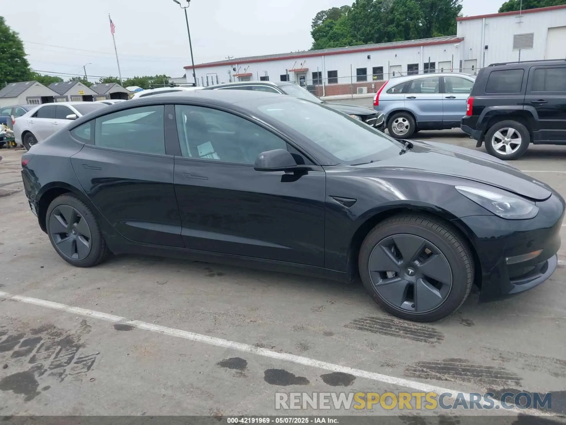 12 fotografías del automóvil dañado 5YJ3E1EB5NF117192 TESLA MODEL 3 2022