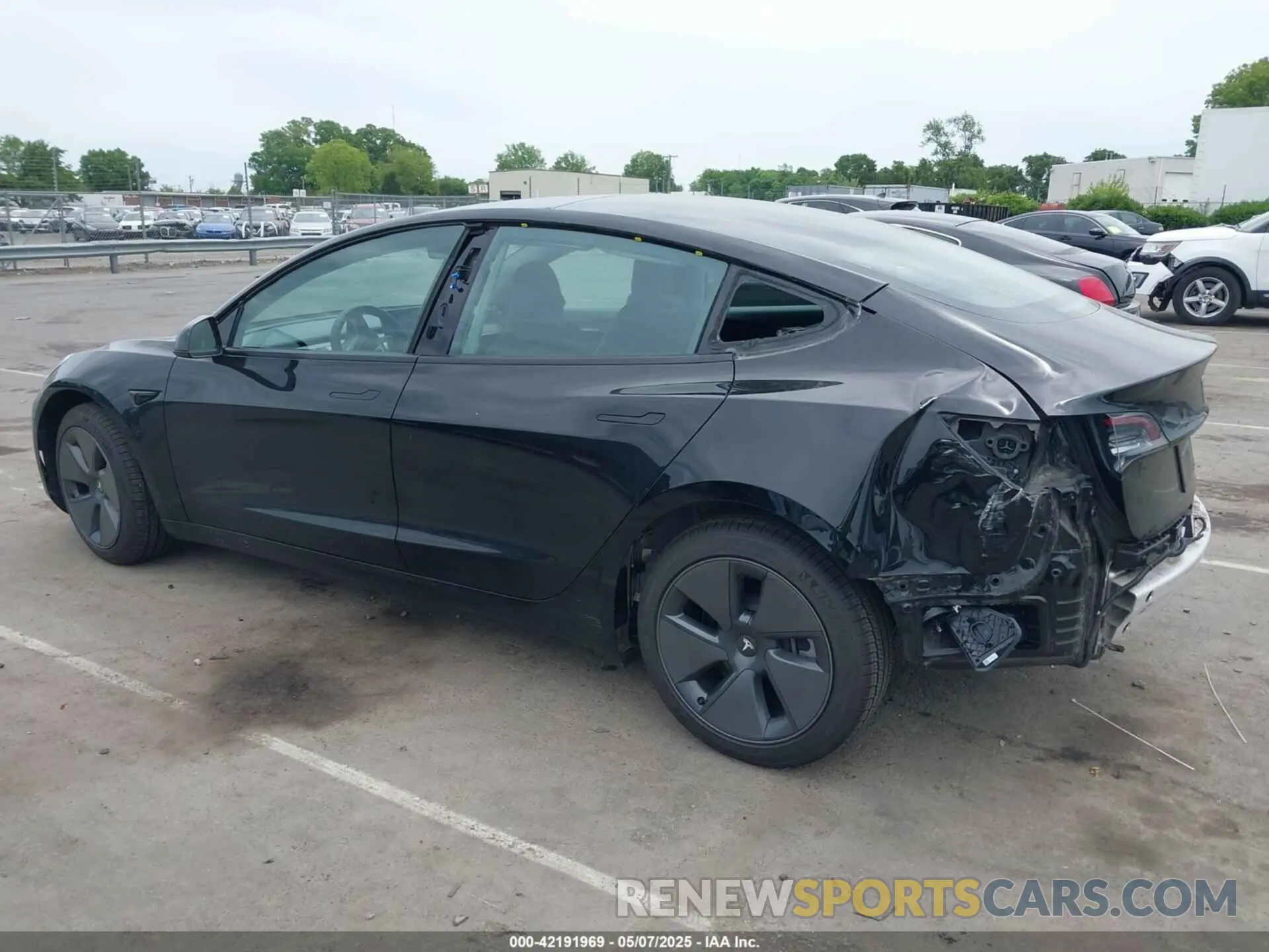 13 fotografías del automóvil dañado 5YJ3E1EB5NF117192 TESLA MODEL 3 2022