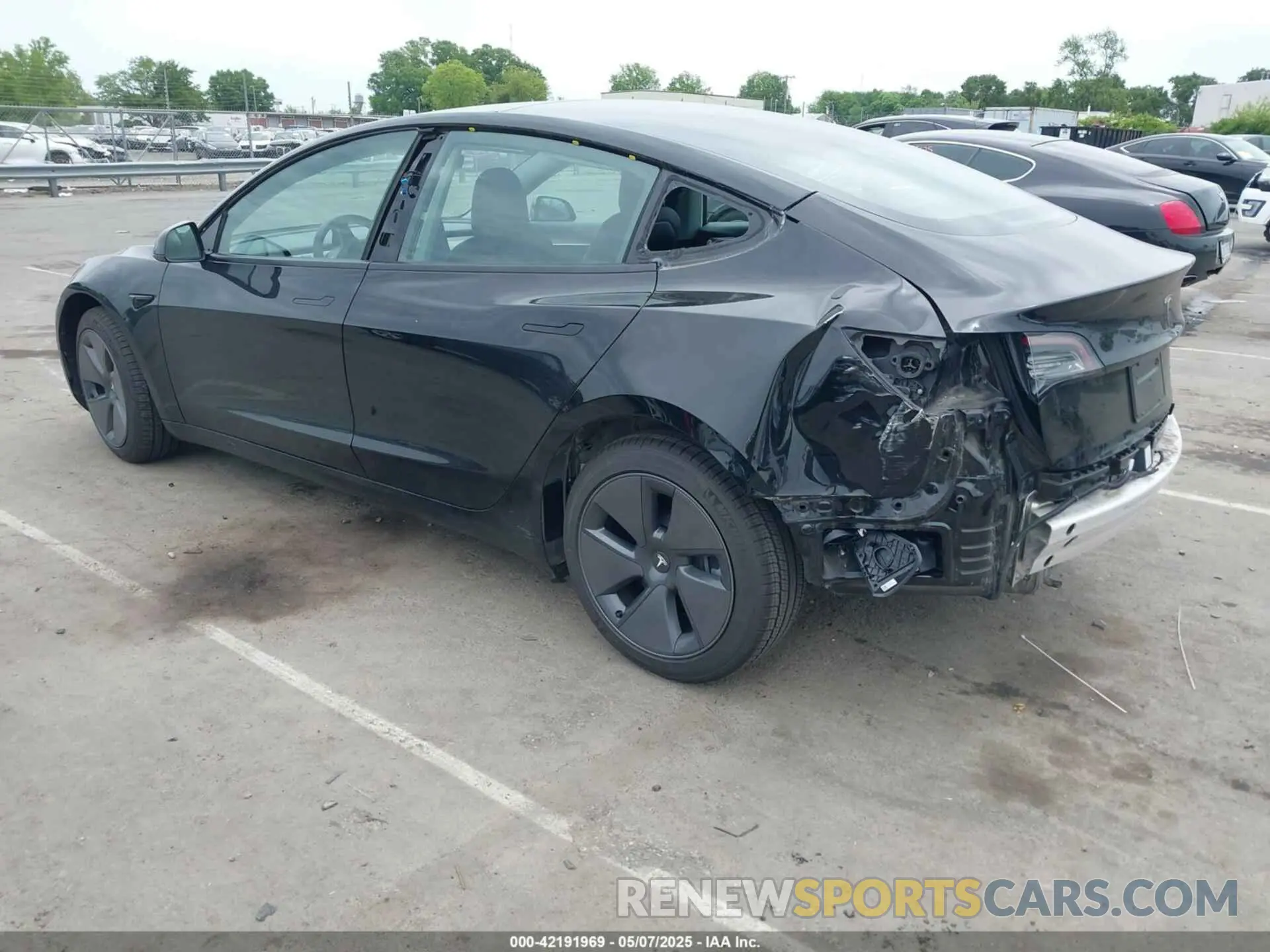 3 fotografías del automóvil dañado 5YJ3E1EB5NF117192 TESLA MODEL 3 2022