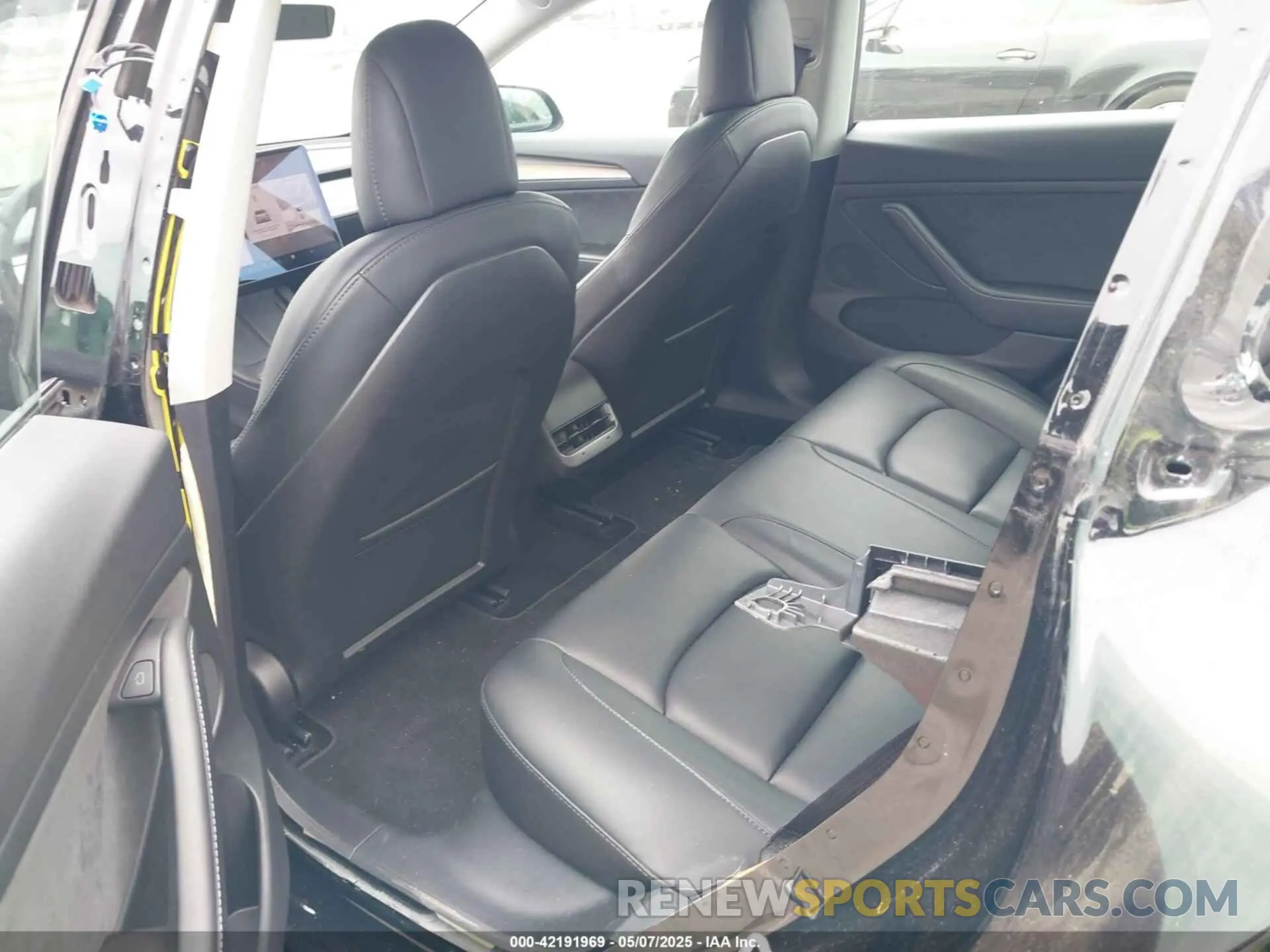 8 fotografías del automóvil dañado 5YJ3E1EB5NF117192 TESLA MODEL 3 2022