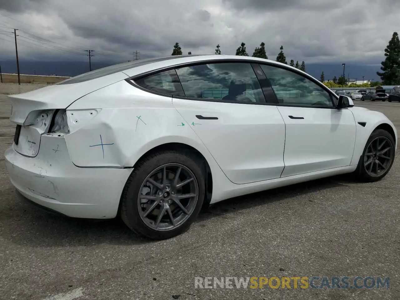 3 fotografías del automóvil dañado 5YJ3E1EB5NF166957 TESLA MODEL 3 2022