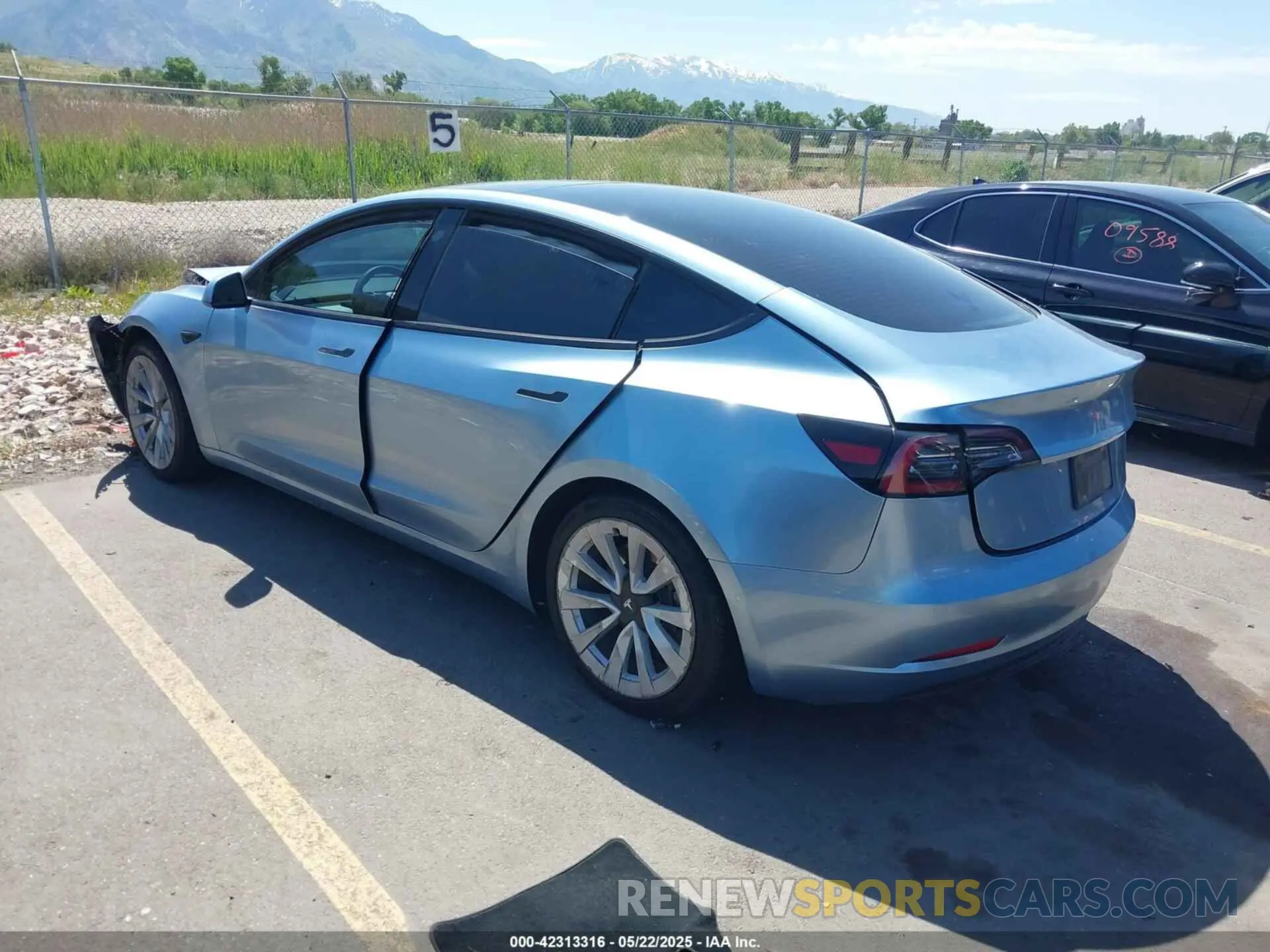 3 fotografías del automóvil dañado 5YJ3E1EB5NF270106 TESLA MODEL 3 2022