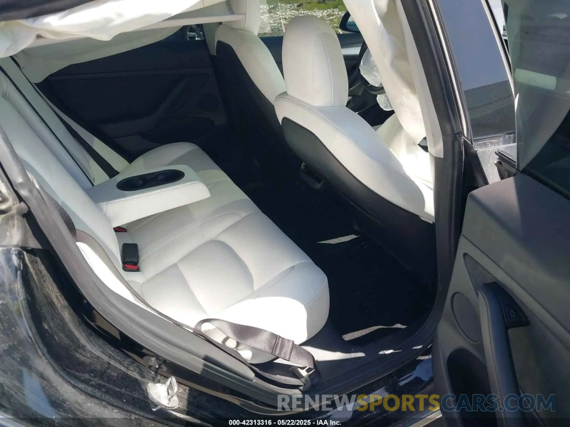 8 fotografías del automóvil dañado 5YJ3E1EB5NF270106 TESLA MODEL 3 2022