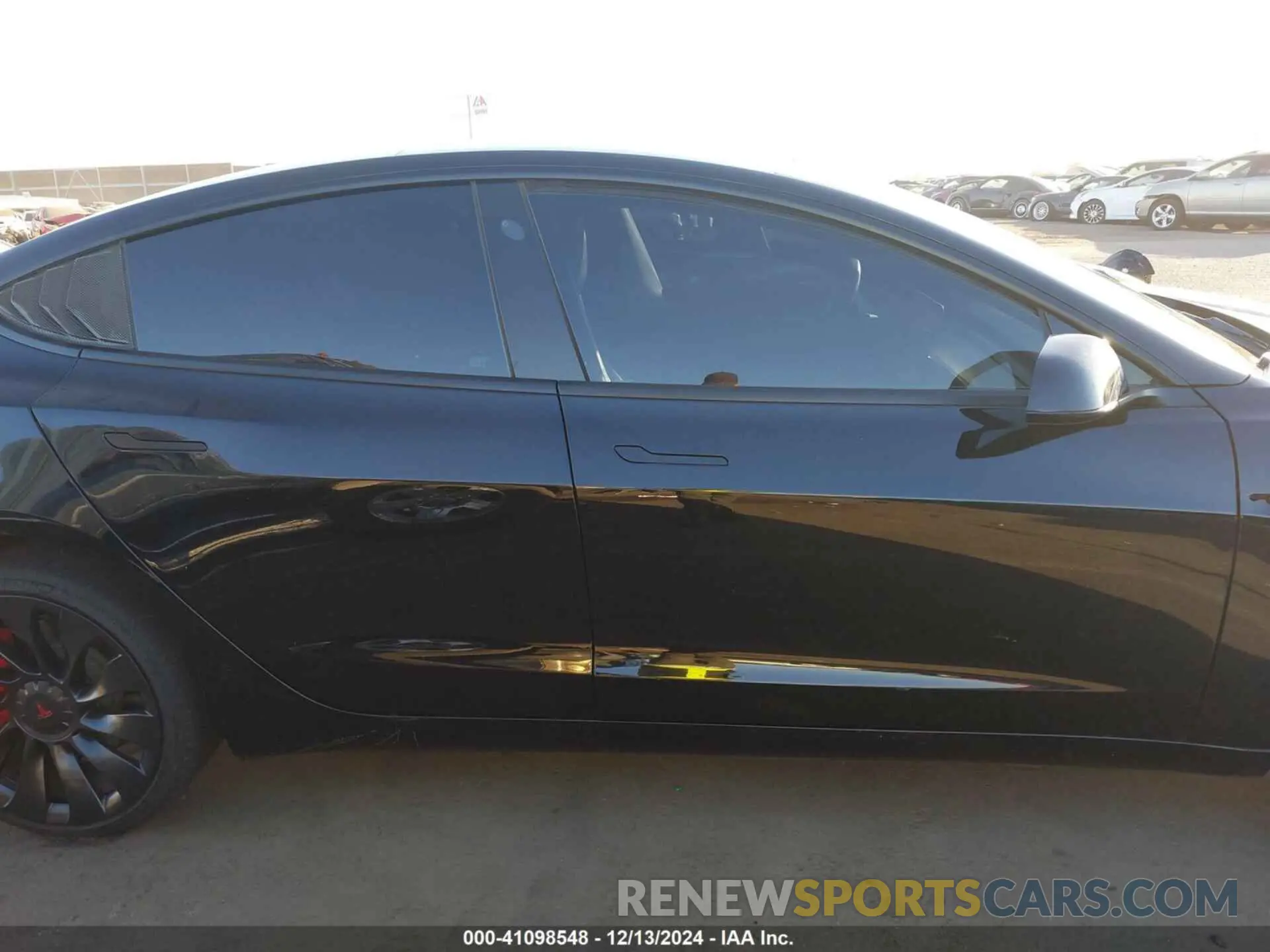 13 fotografías del automóvil dañado 5YJ3E1EB5NF313360 TESLA MODEL 3 2022