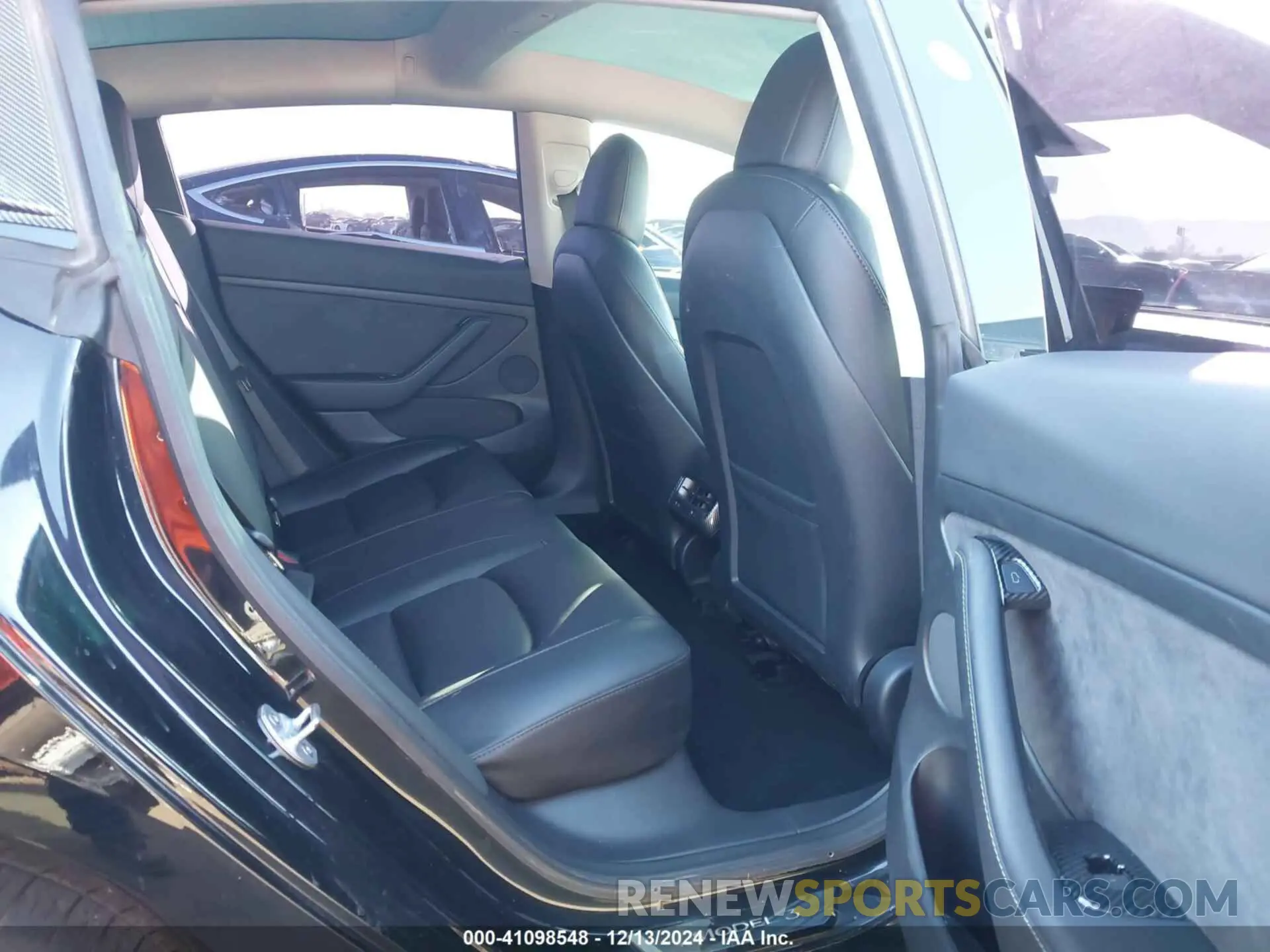 8 fotografías del automóvil dañado 5YJ3E1EB5NF313360 TESLA MODEL 3 2022