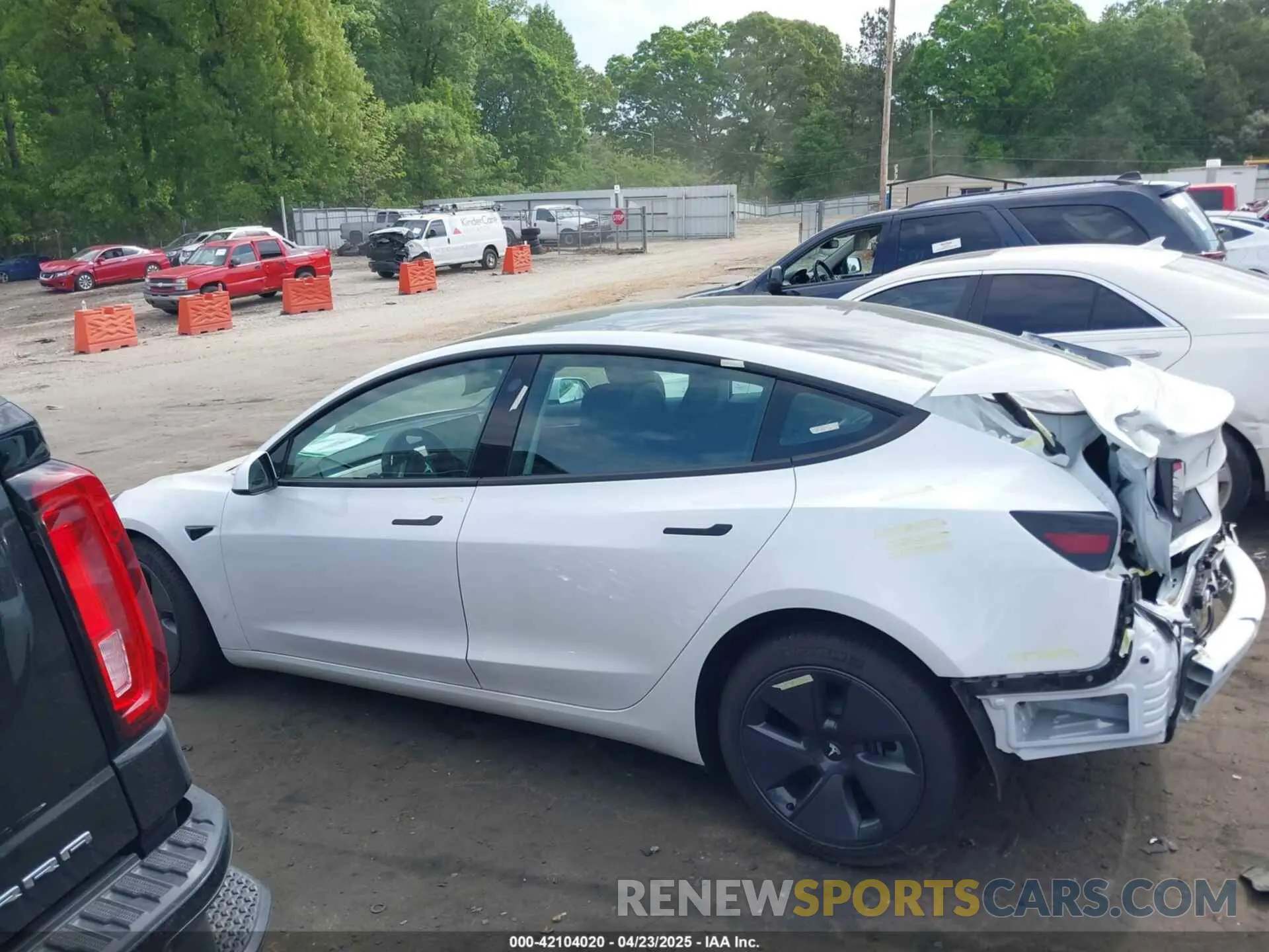 13 fotografías del automóvil dañado 5YJ3E1EB5NF349078 TESLA MODEL 3 2022