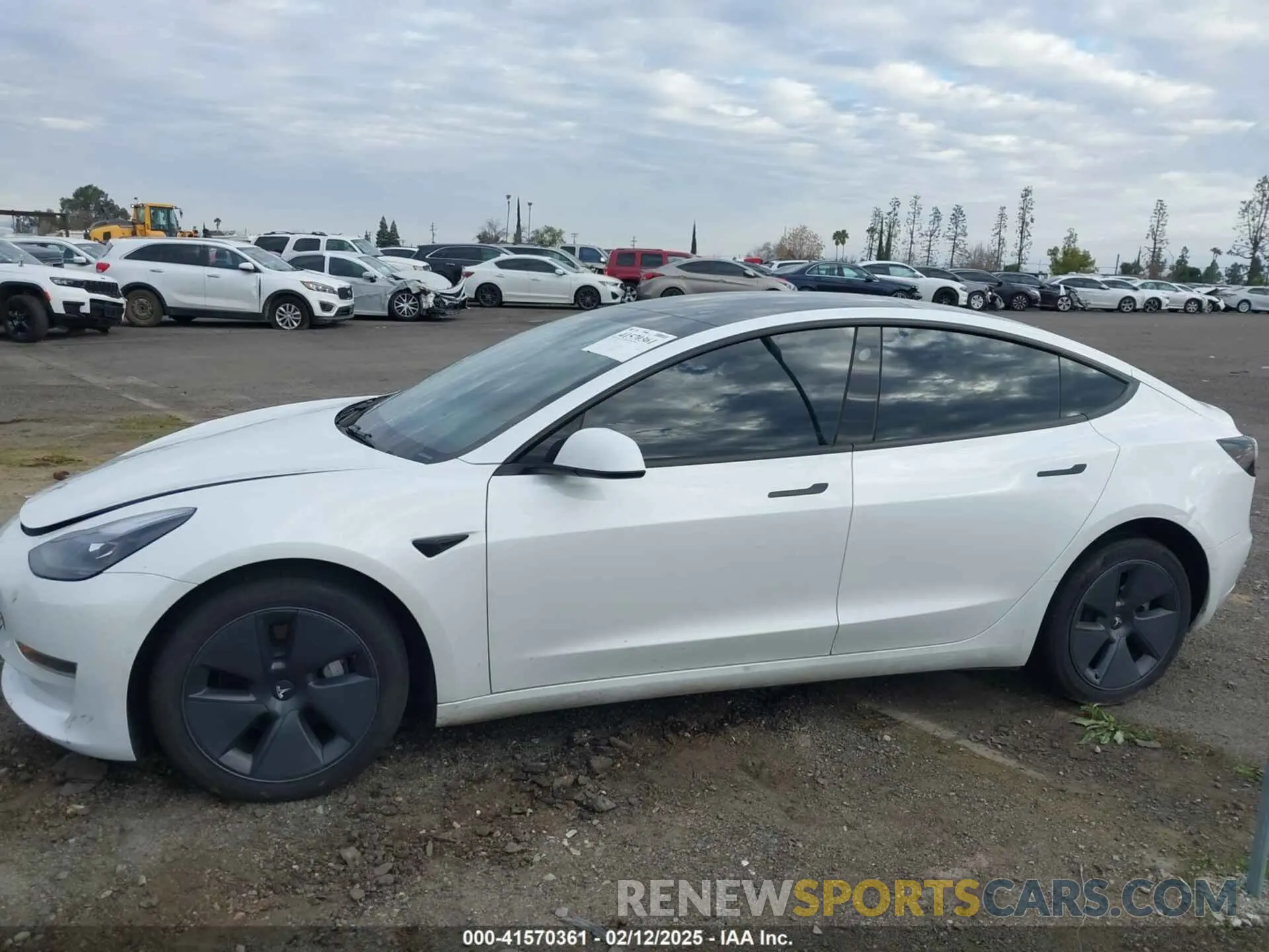 13 fotografías del automóvil dañado 5YJ3E1EB5NF364678 TESLA MODEL 3 2022