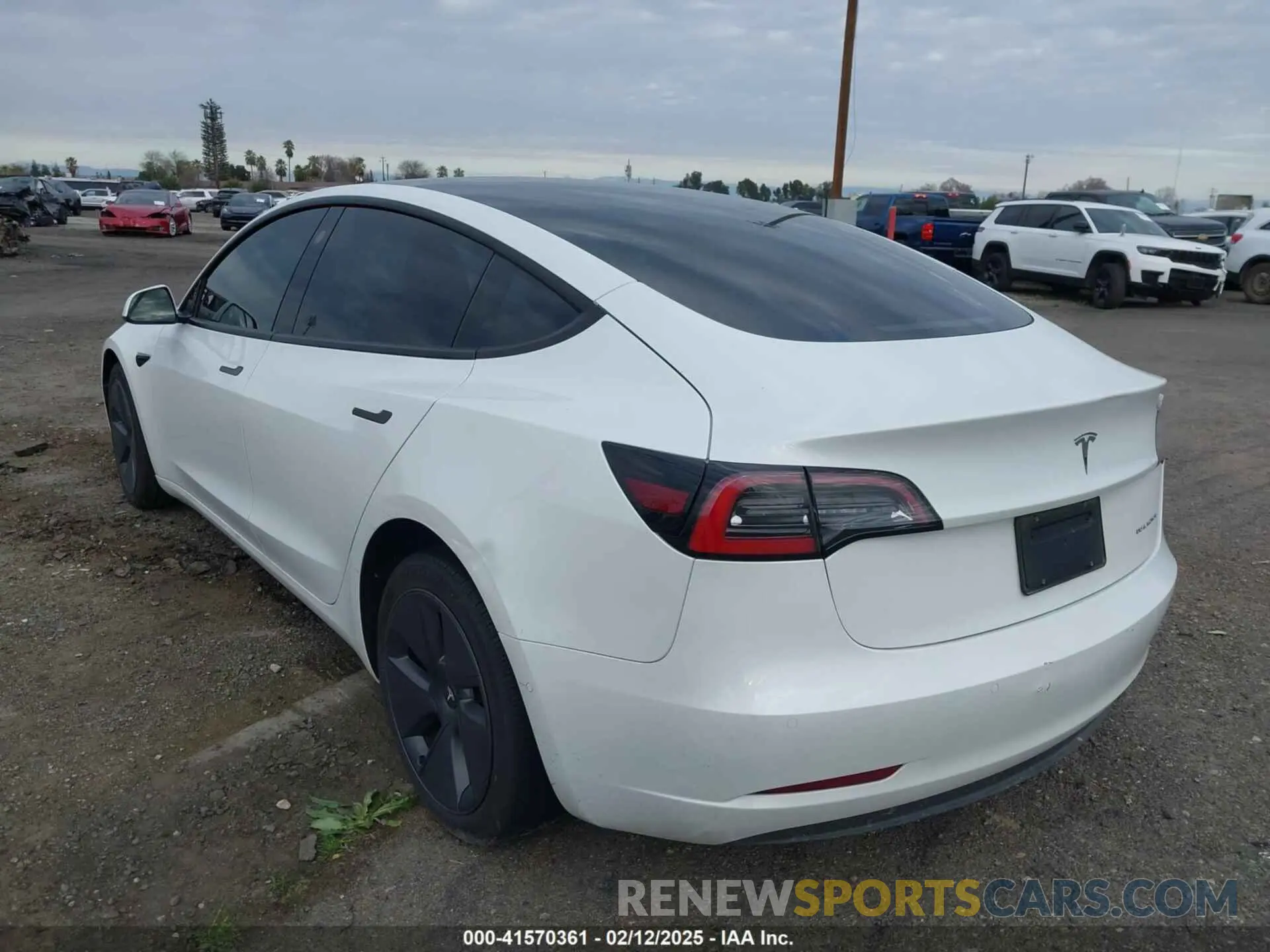 3 fotografías del automóvil dañado 5YJ3E1EB5NF364678 TESLA MODEL 3 2022
