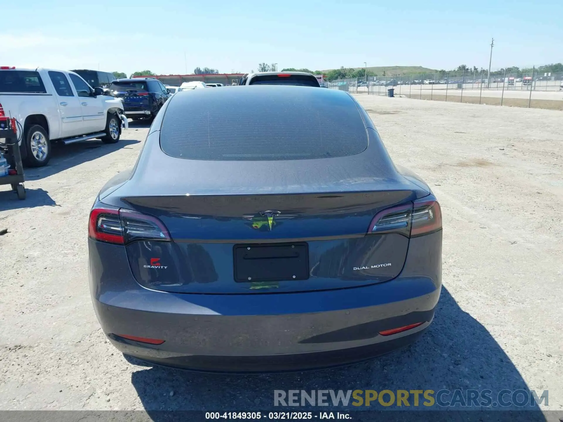 17 fotografías del automóvil dañado 5YJ3E1EB6NF105861 TESLA MODEL 3 2022