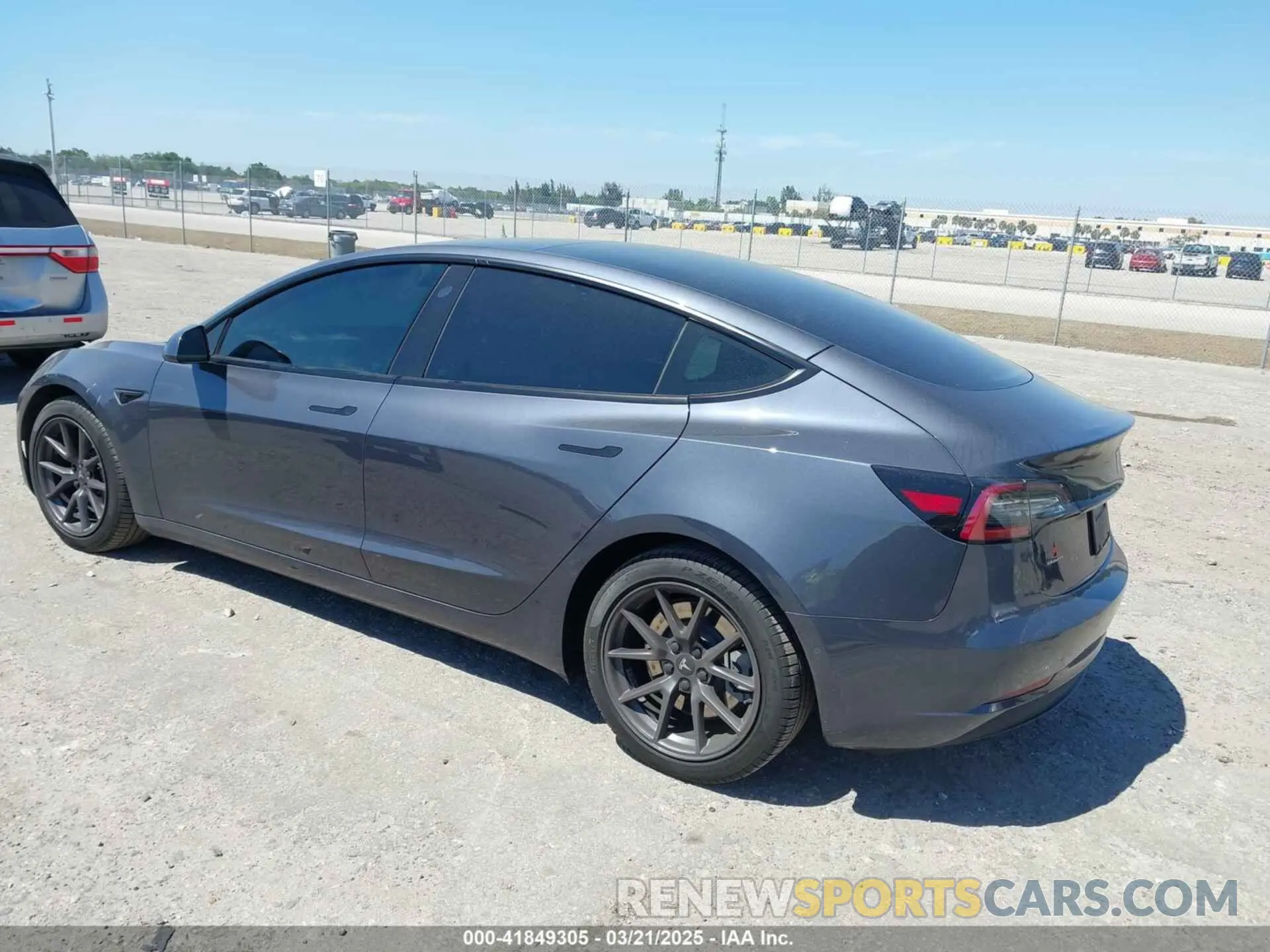 3 fotografías del automóvil dañado 5YJ3E1EB6NF105861 TESLA MODEL 3 2022