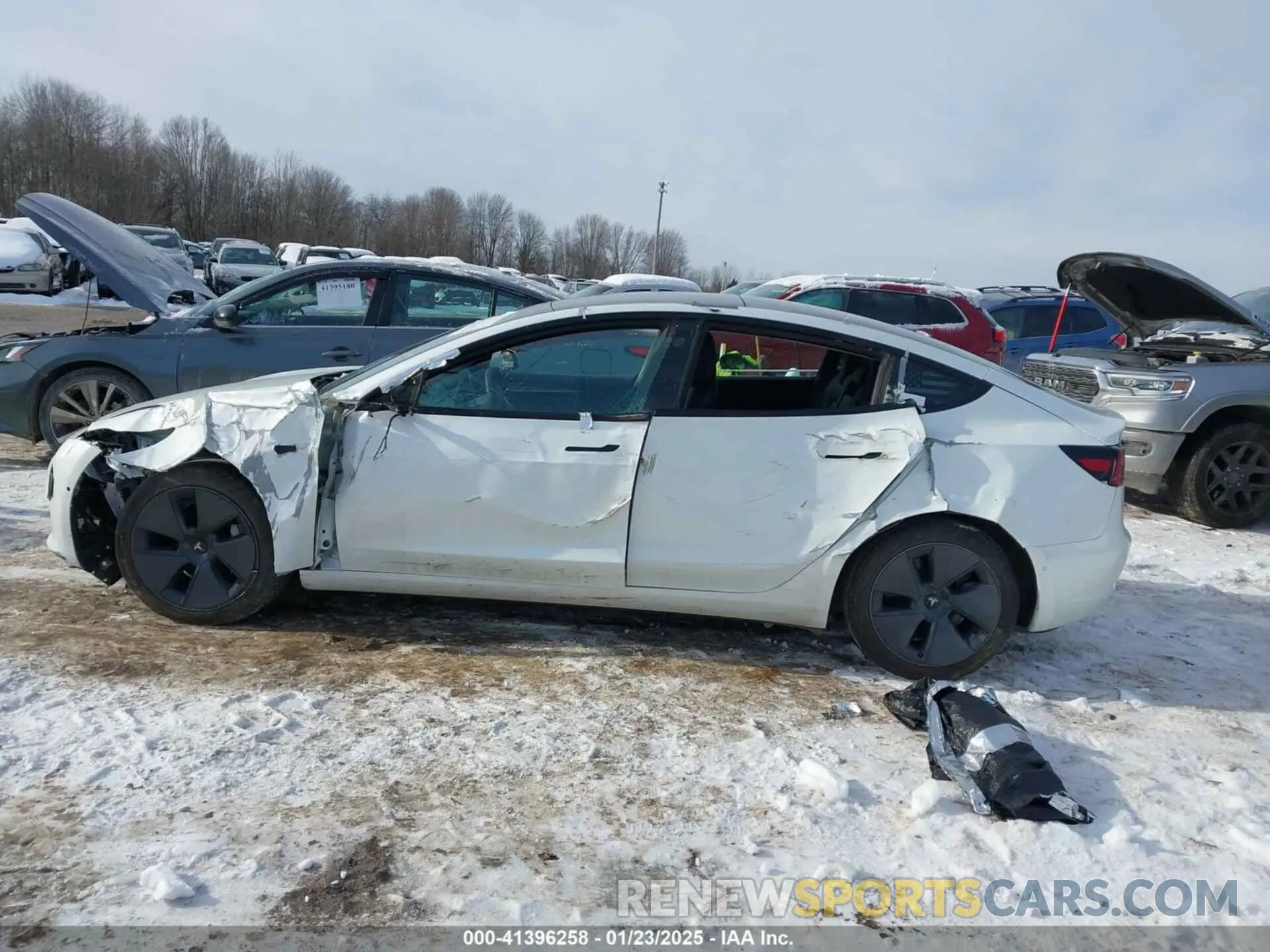 13 fotografías del automóvil dañado 5YJ3E1EB6NF114723 TESLA MODEL 3 2022