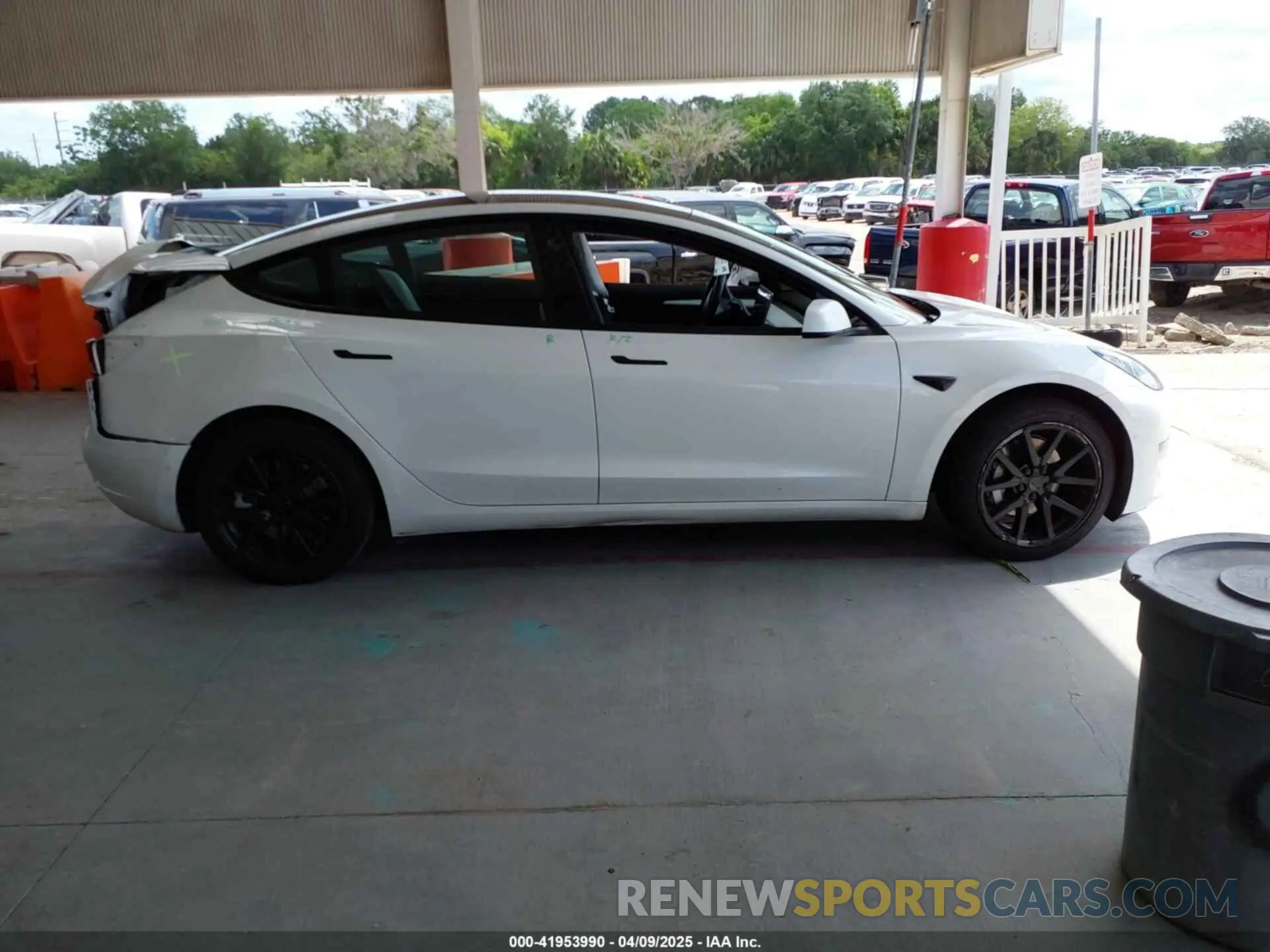 12 fotografías del automóvil dañado 5YJ3E1EB6NF115533 TESLA MODEL 3 2022