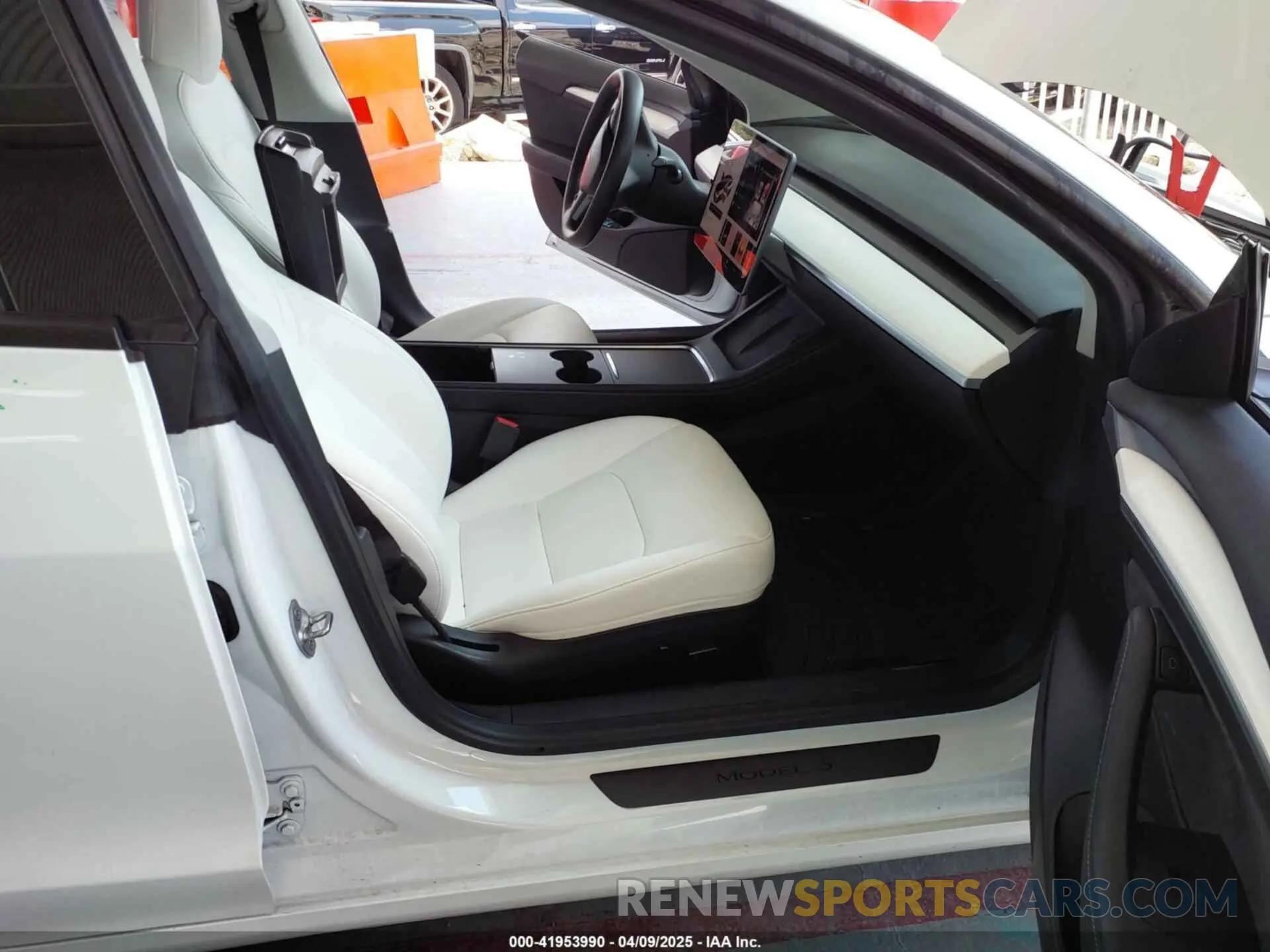 5 fotografías del automóvil dañado 5YJ3E1EB6NF115533 TESLA MODEL 3 2022