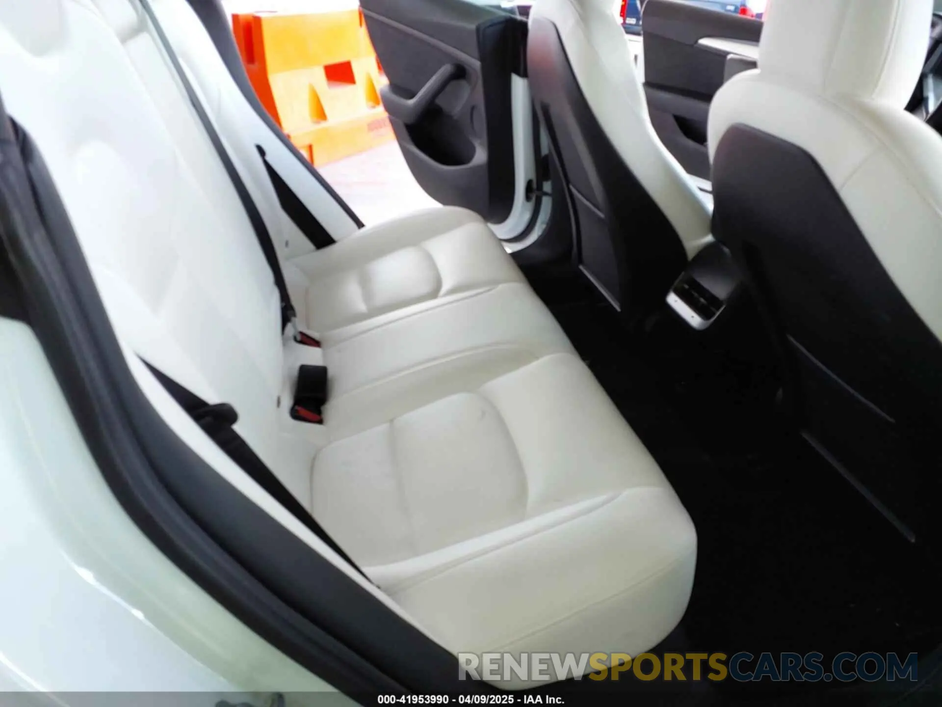8 fotografías del automóvil dañado 5YJ3E1EB6NF115533 TESLA MODEL 3 2022
