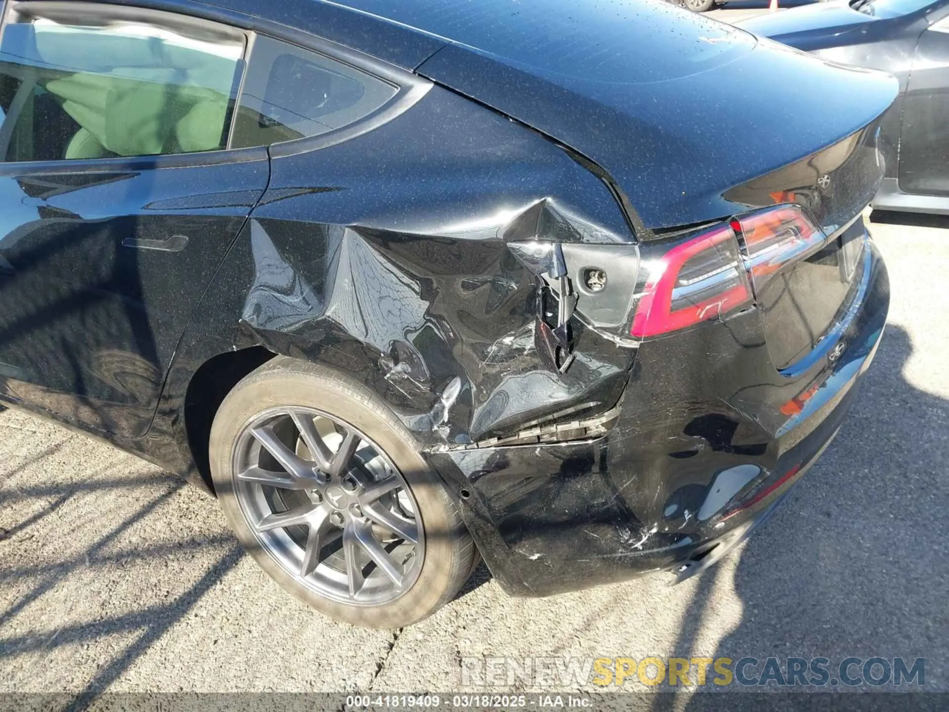 18 fotografías del automóvil dañado 5YJ3E1EB6NF233131 TESLA MODEL 3 2022