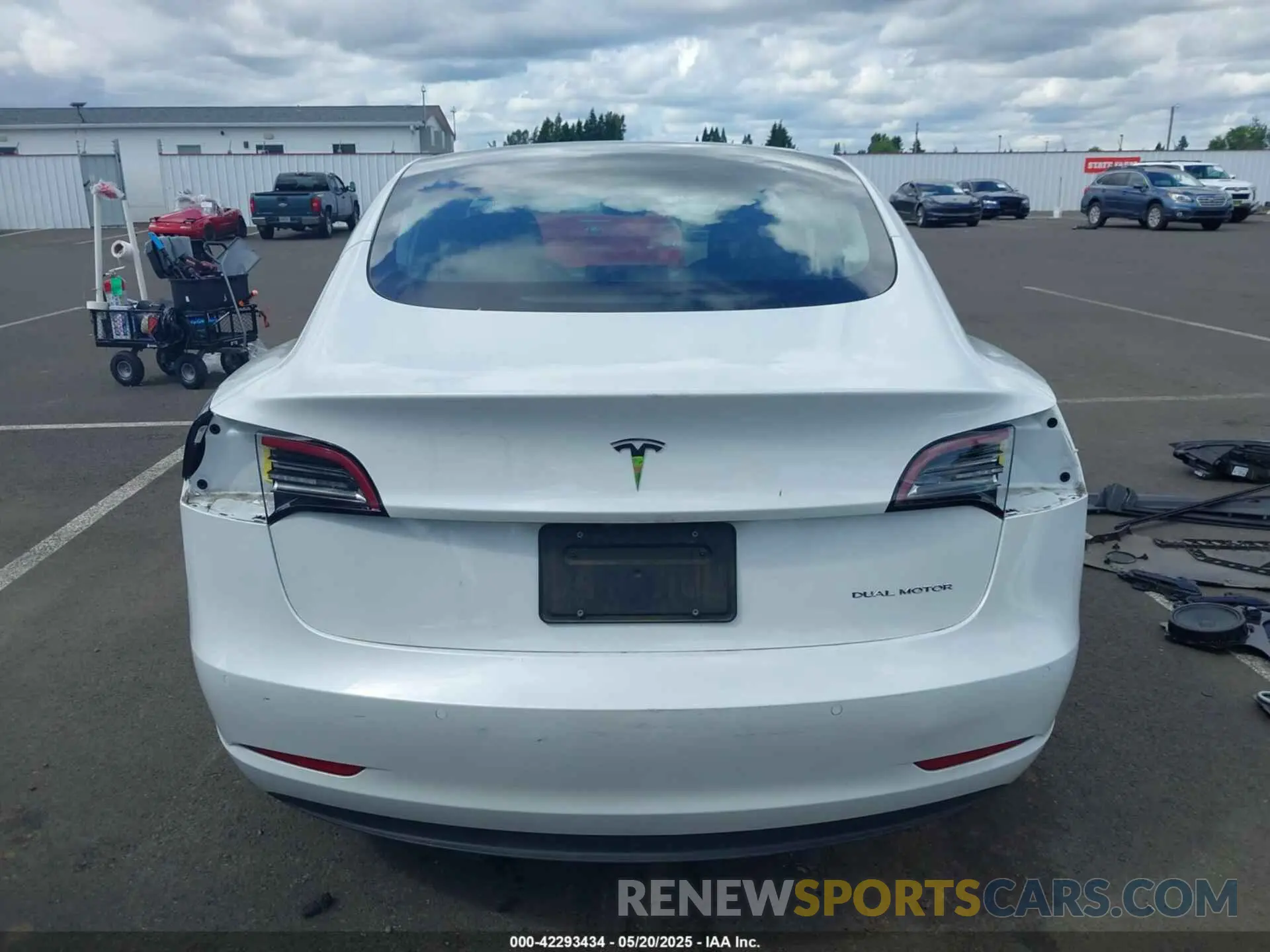 17 fotografías del automóvil dañado 5YJ3E1EB6NF250964 TESLA MODEL 3 2022