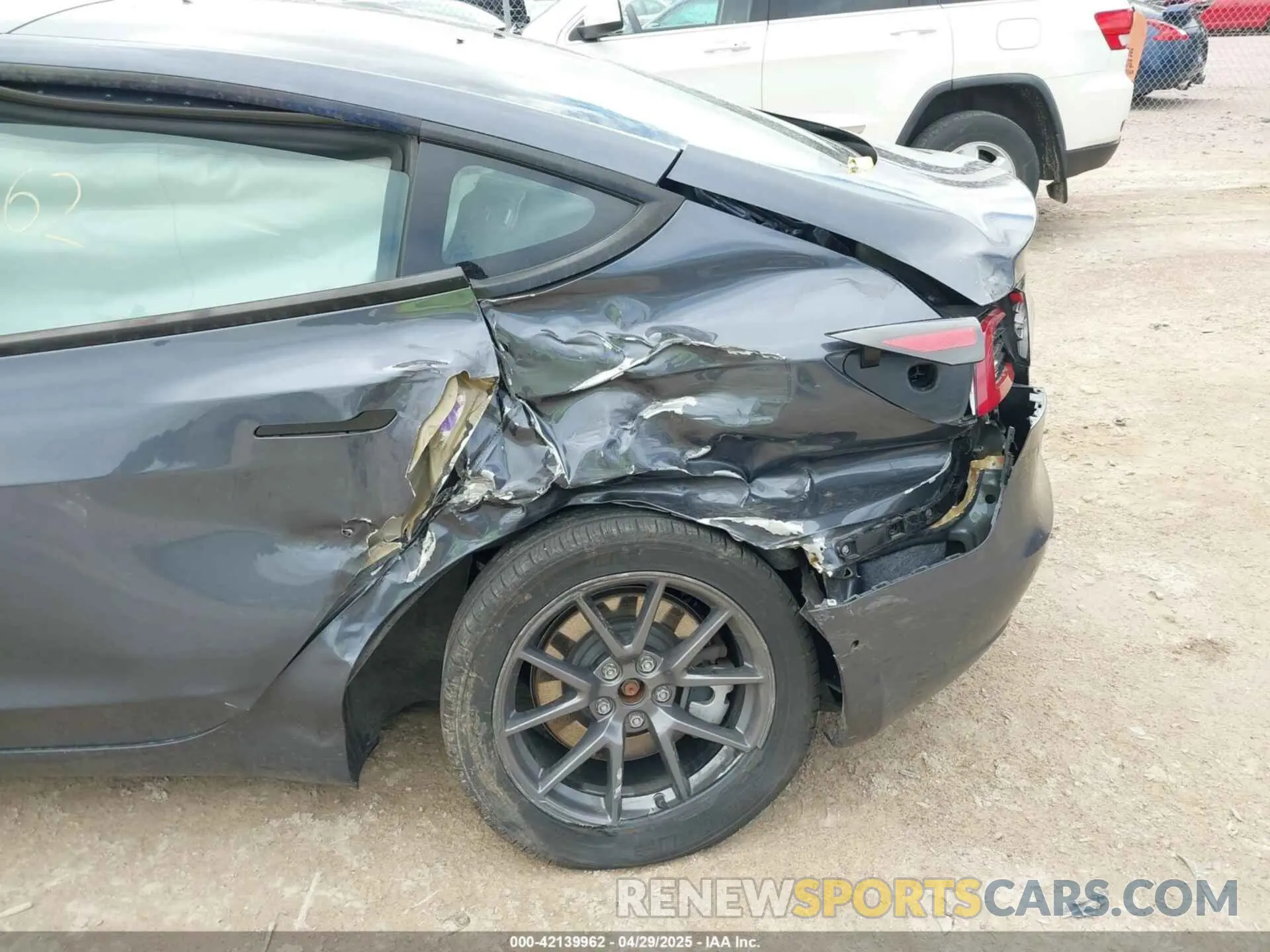 12 fotografías del automóvil dañado 5YJ3E1EB6NF260118 TESLA MODEL 3 2022