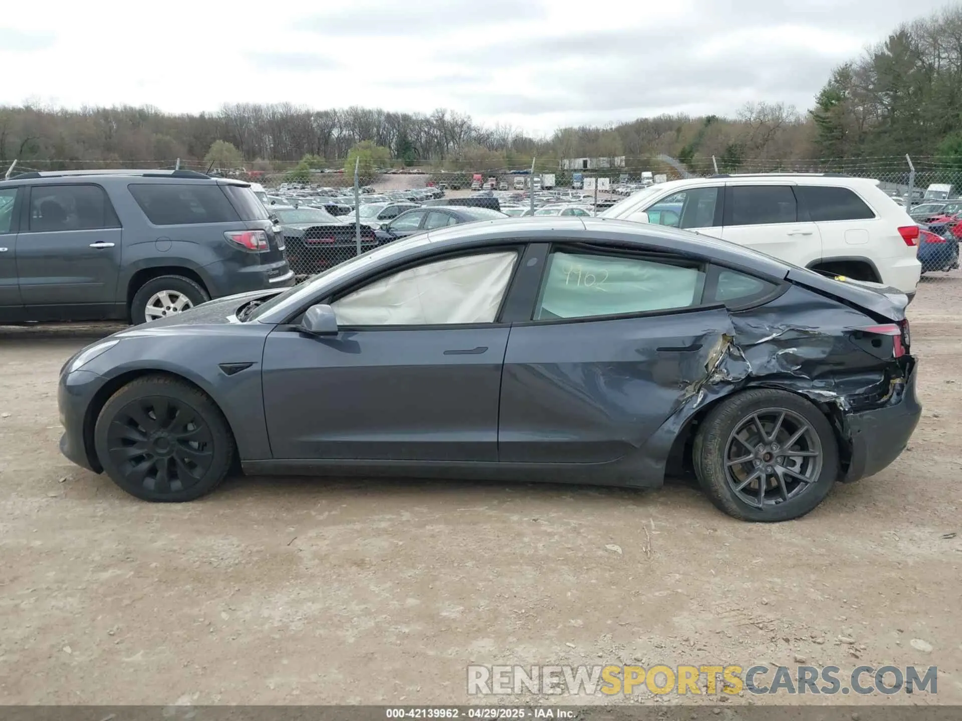 15 fotografías del automóvil dañado 5YJ3E1EB6NF260118 TESLA MODEL 3 2022