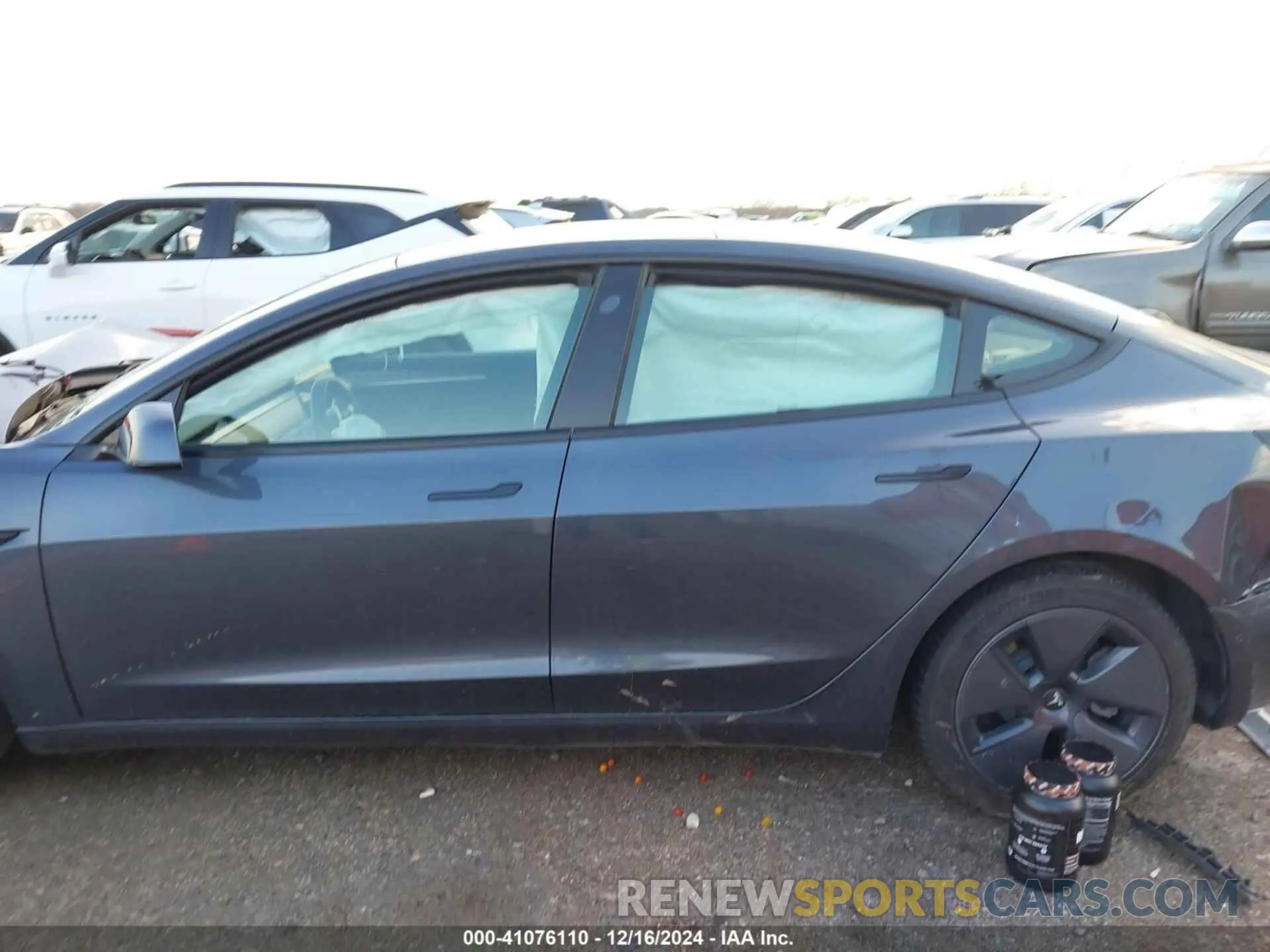13 fotografías del automóvil dañado 5YJ3E1EB7NF127920 TESLA MODEL 3 2022