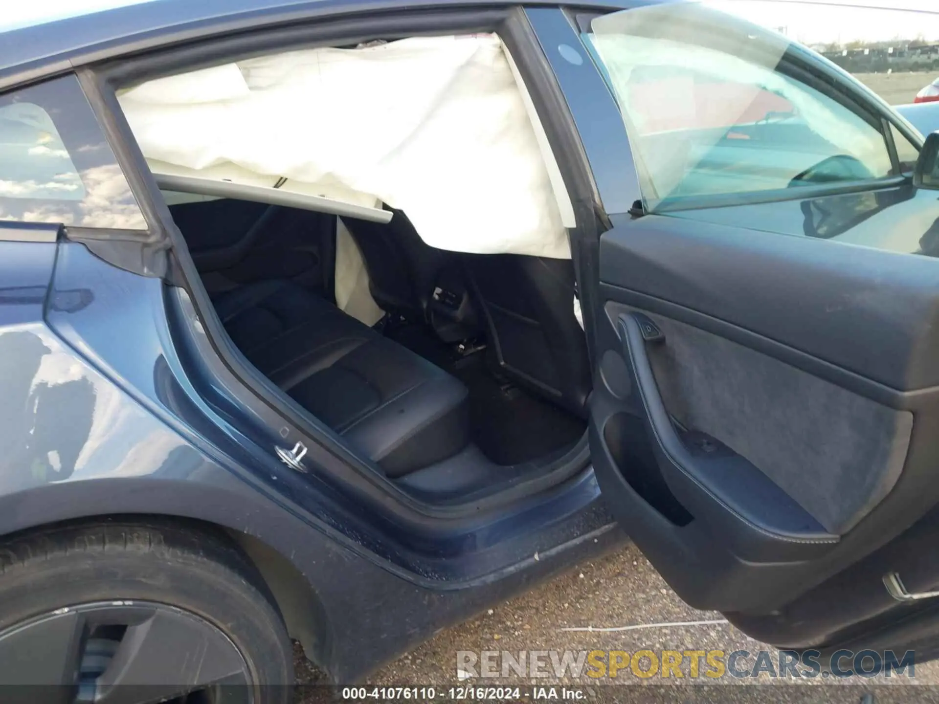 8 fotografías del automóvil dañado 5YJ3E1EB7NF127920 TESLA MODEL 3 2022