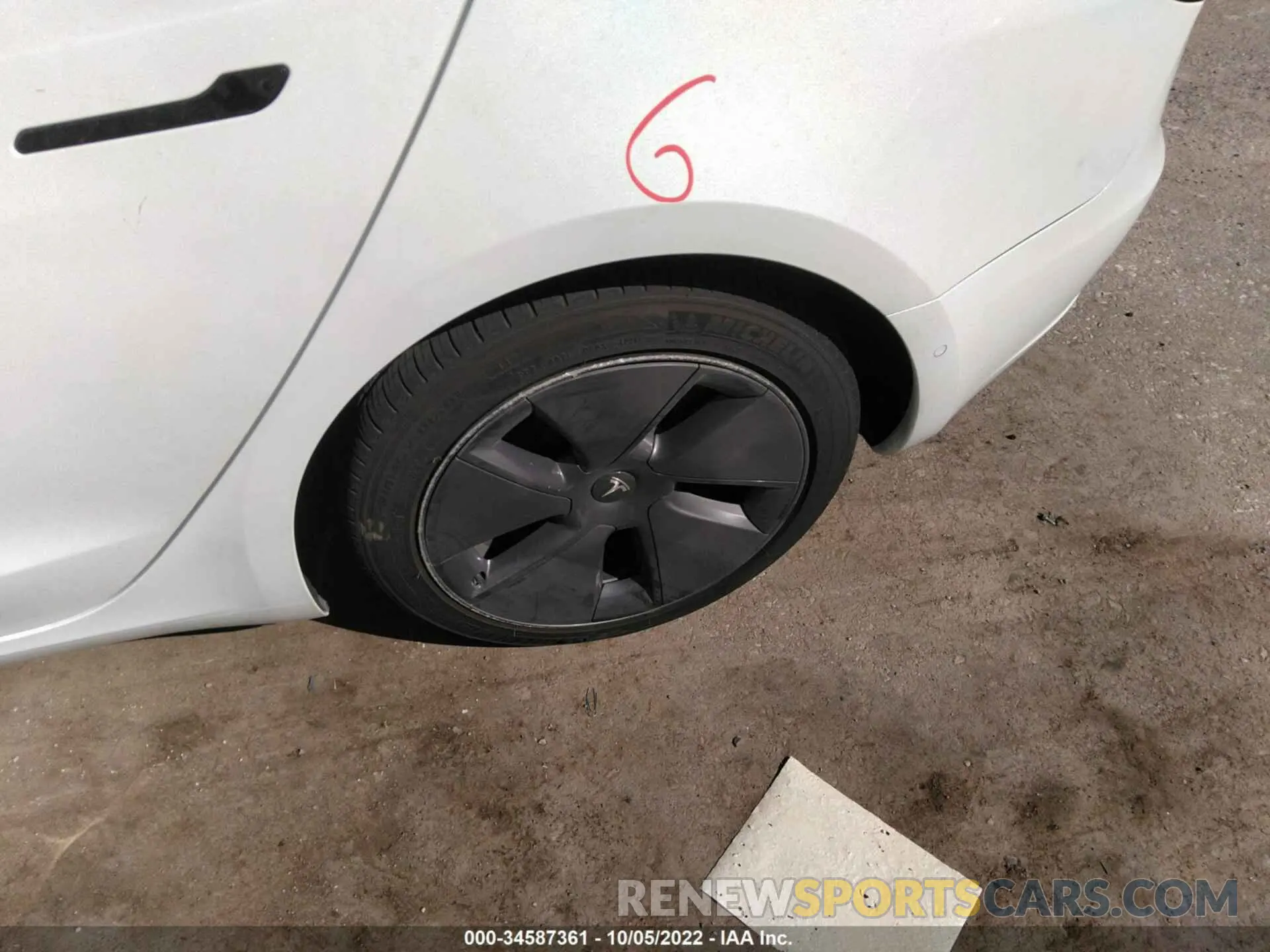13 fotografías del automóvil dañado 5YJ3E1EB7NF172498 TESLA MODEL 3 2022