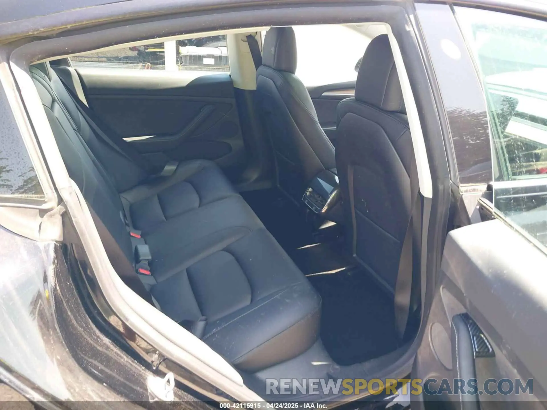 8 fotografías del automóvil dañado 5YJ3E1EB7NF241996 TESLA MODEL 3 2022